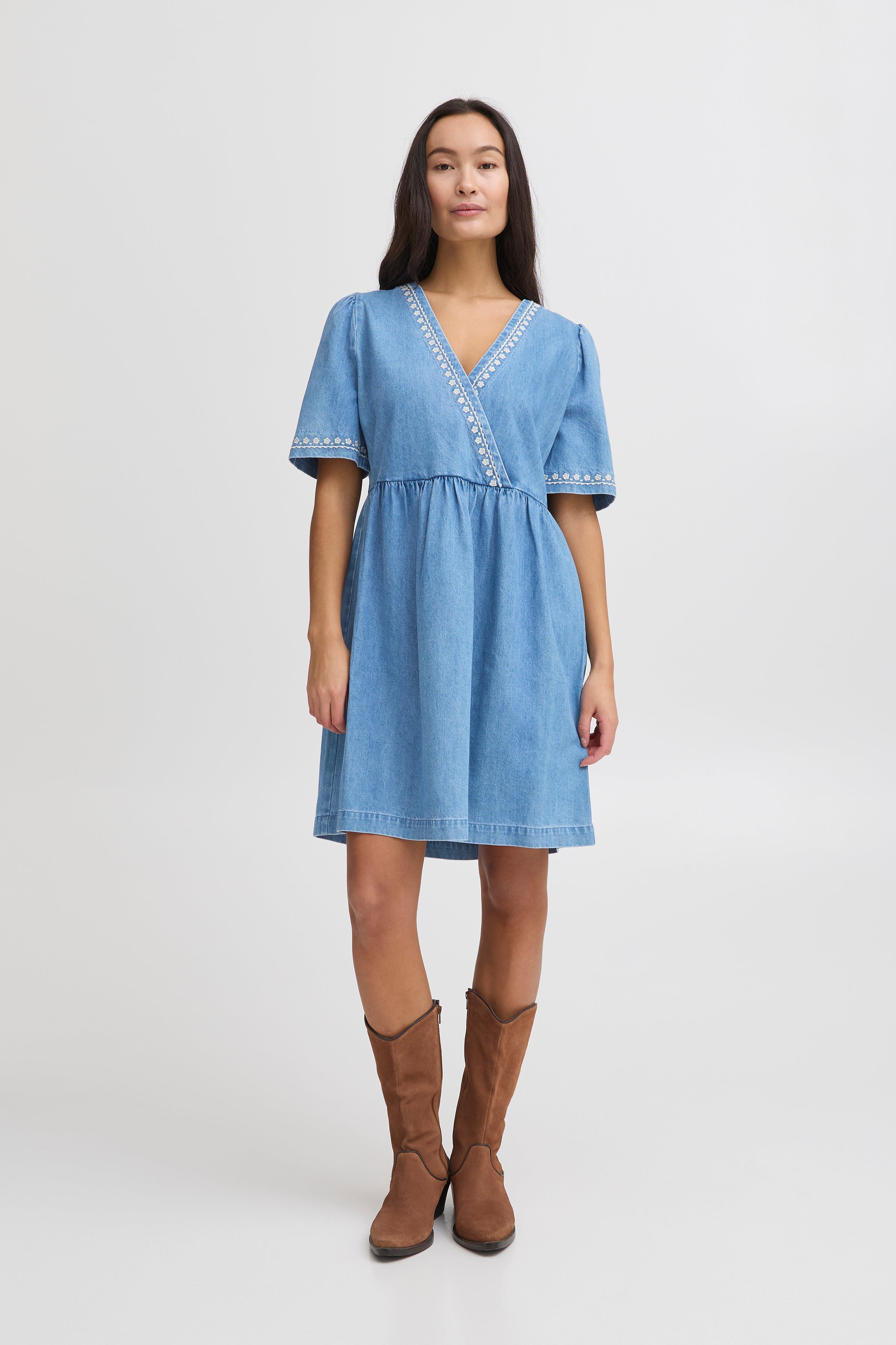 IRTAWNY Kleid LOOKBOOK FRONT 20122716-203935