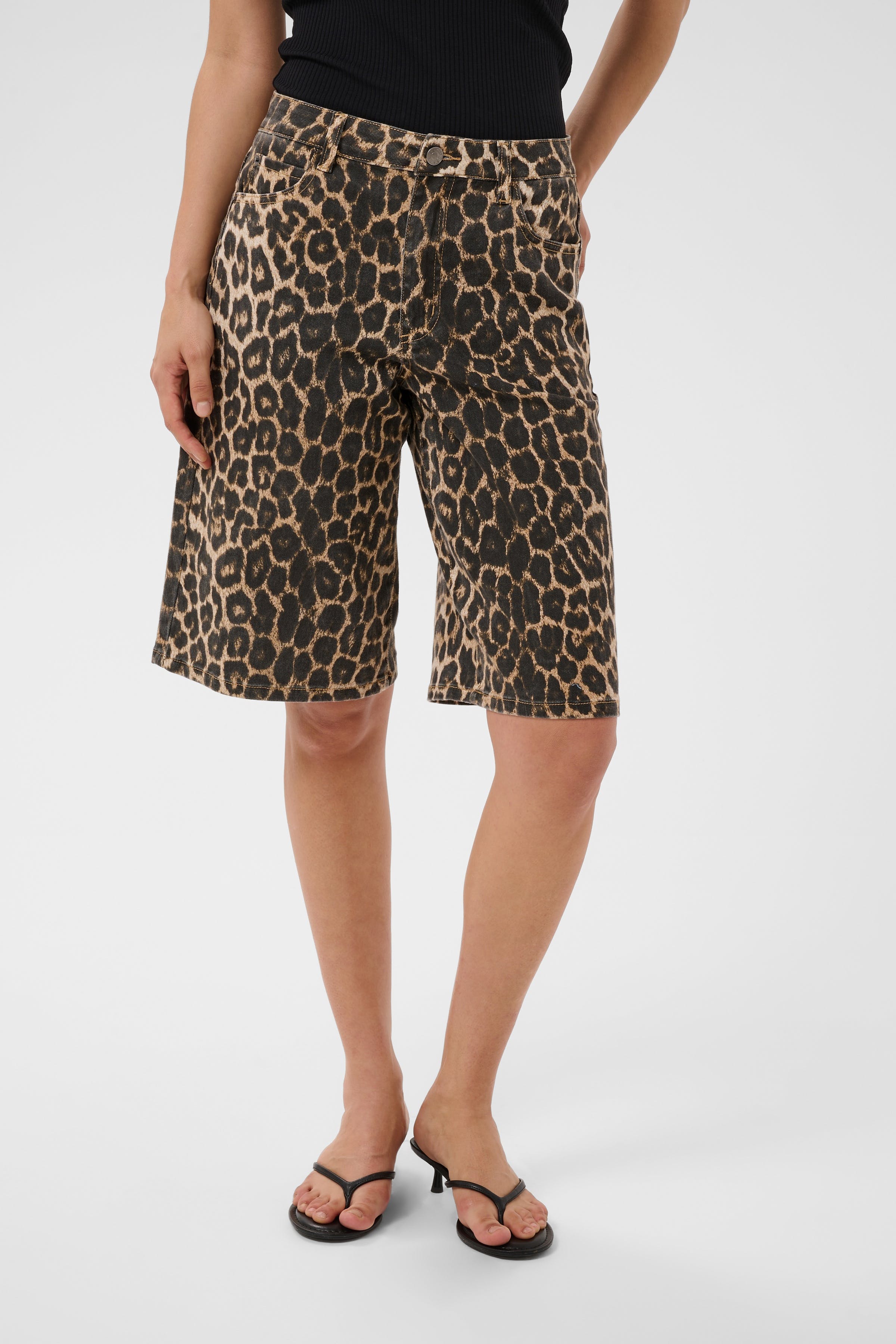 KAjessica Shorts LOOKBOOK FRONT 10512648-1000266