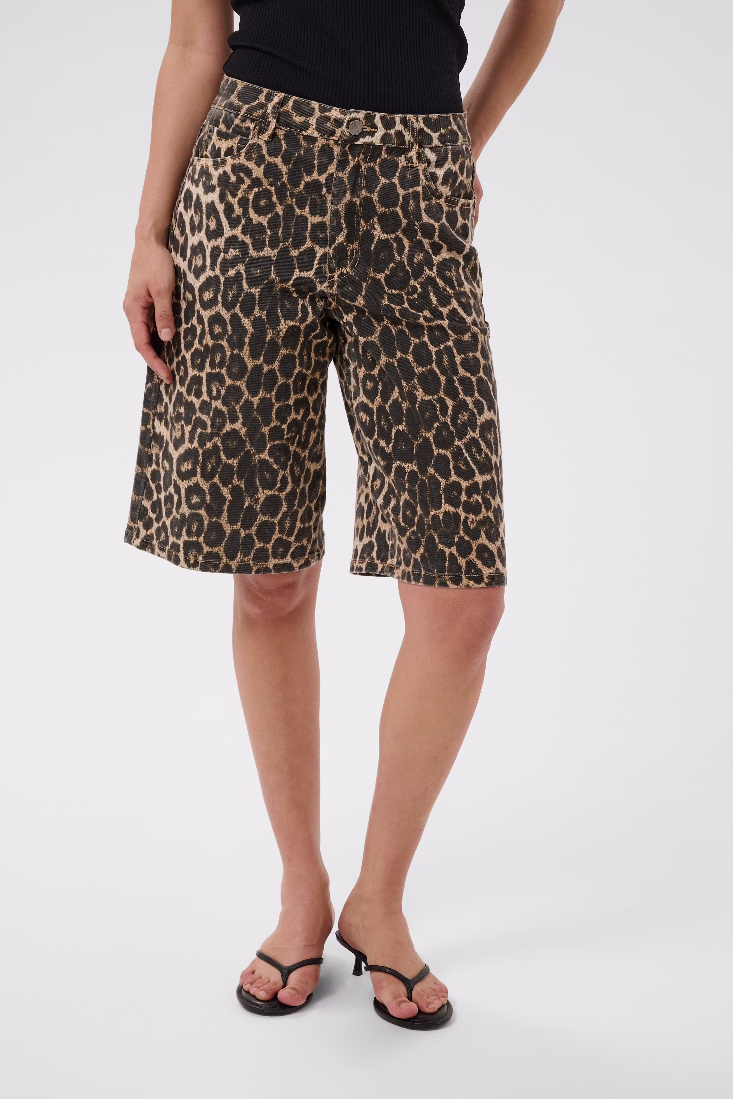 KAjessica Shorts LOOKBOOK FRONT 10512648-1000266