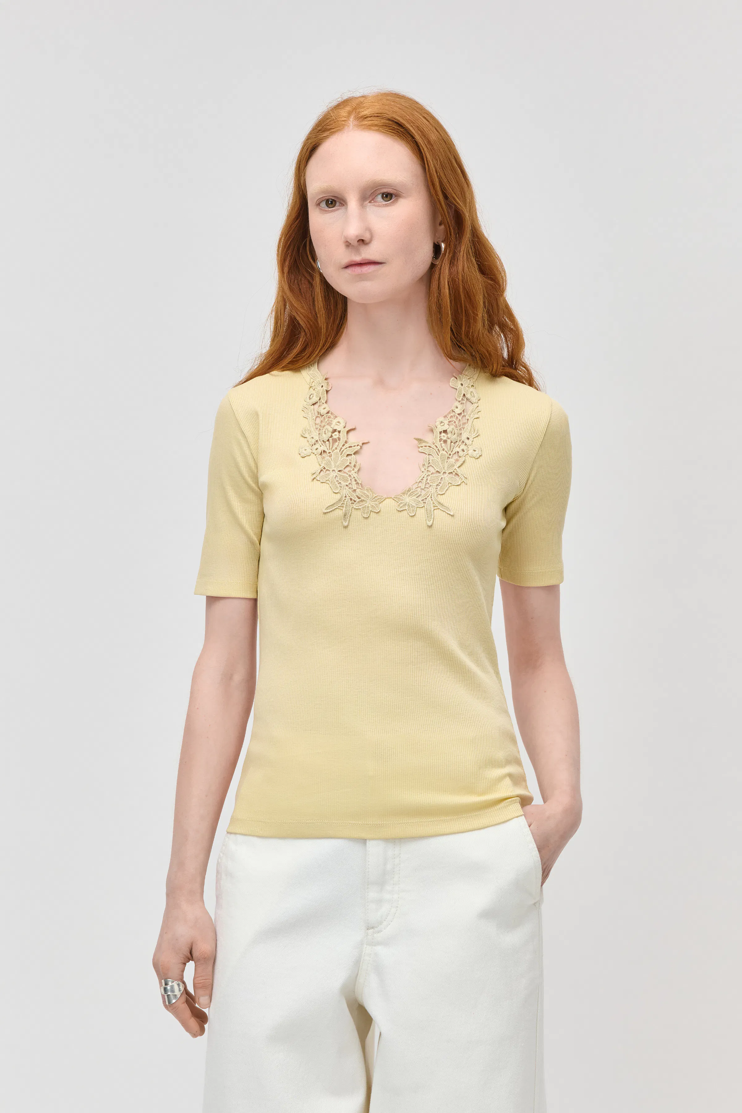 IOFAYDA T-shirt LOOKBOOK FRONT 30600609-BE458