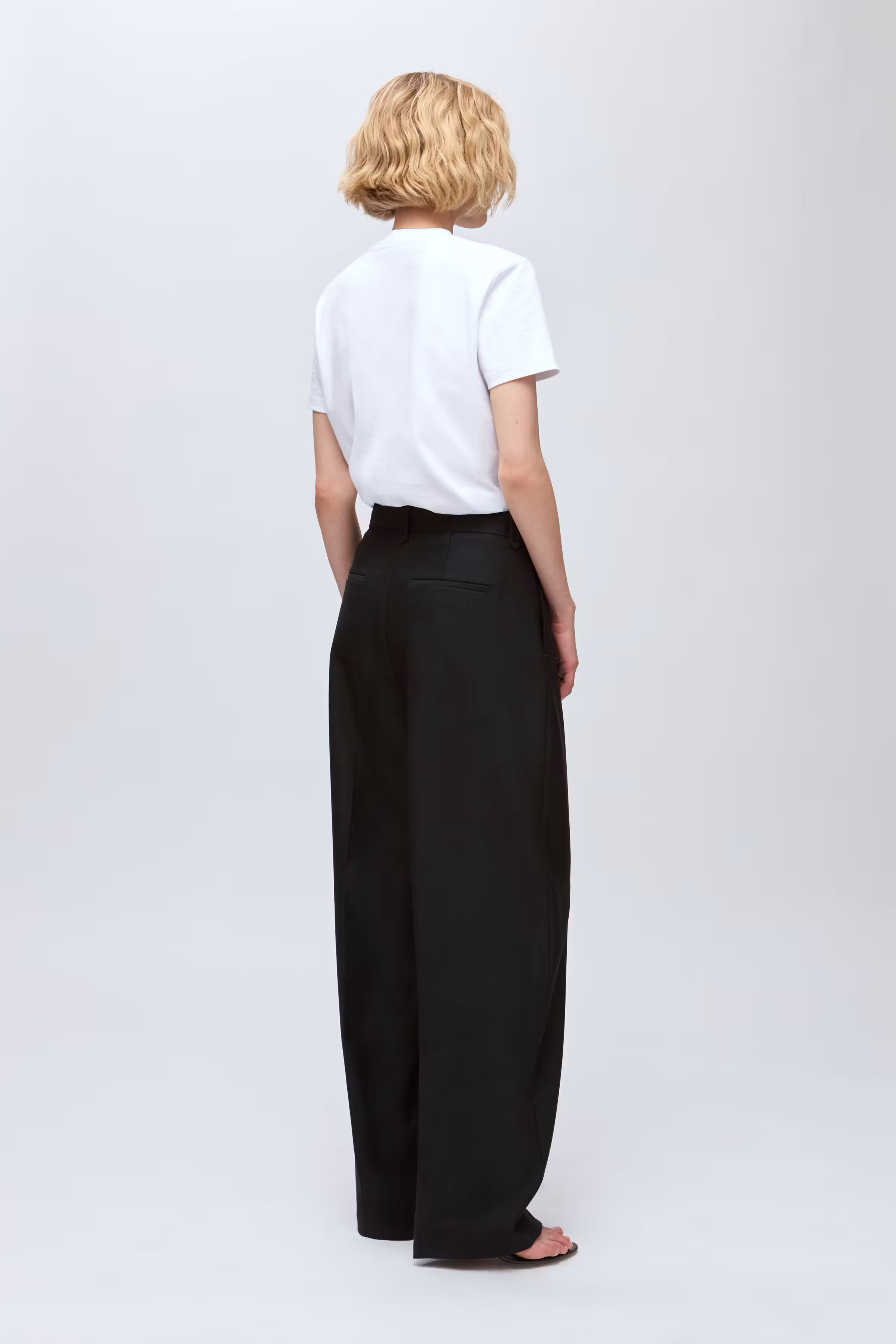 IOPinta Trousers LOOKBOOK BACK 30600133-BK999
