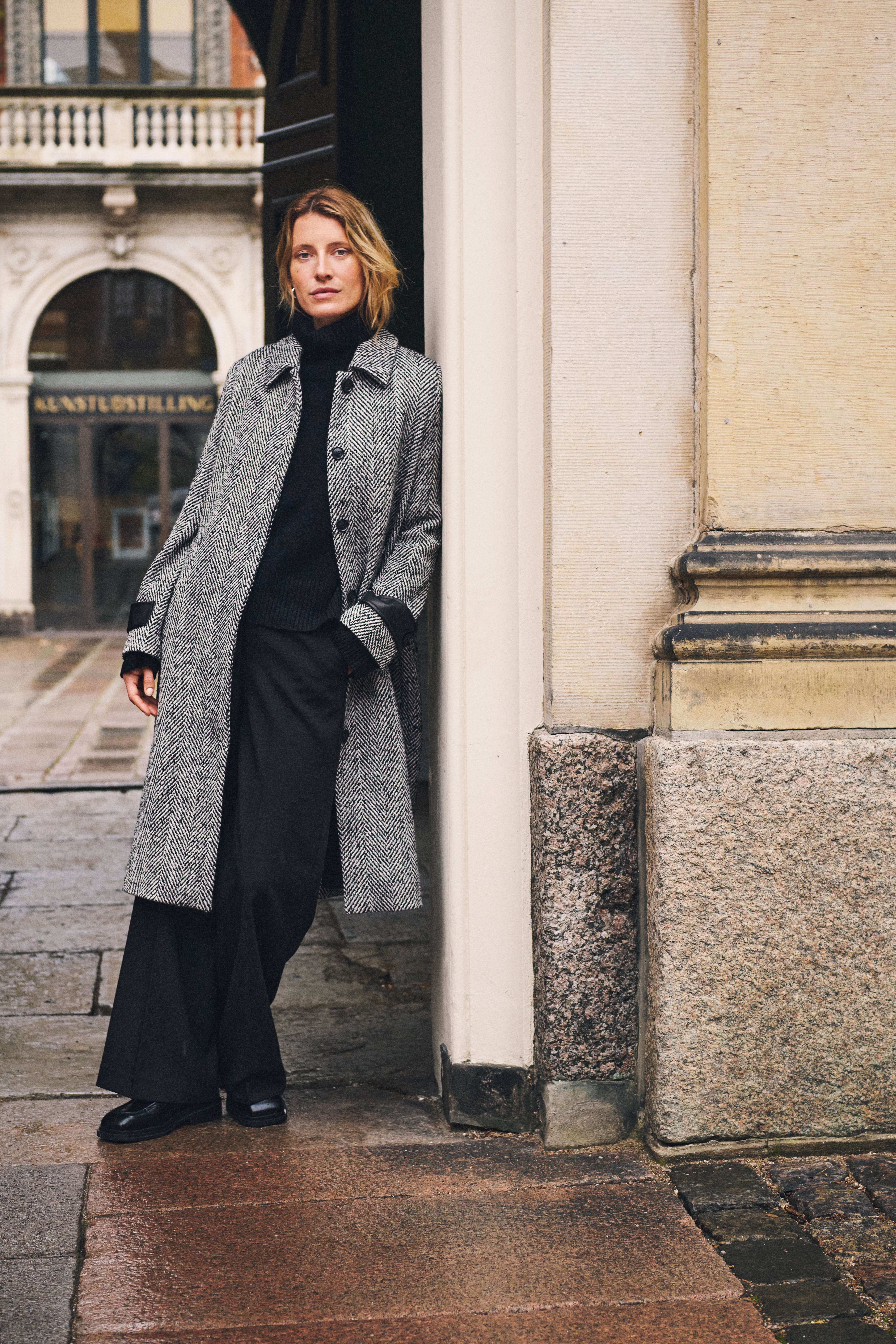 SybillePW Mantel LOCATION NONE 30309746-303900