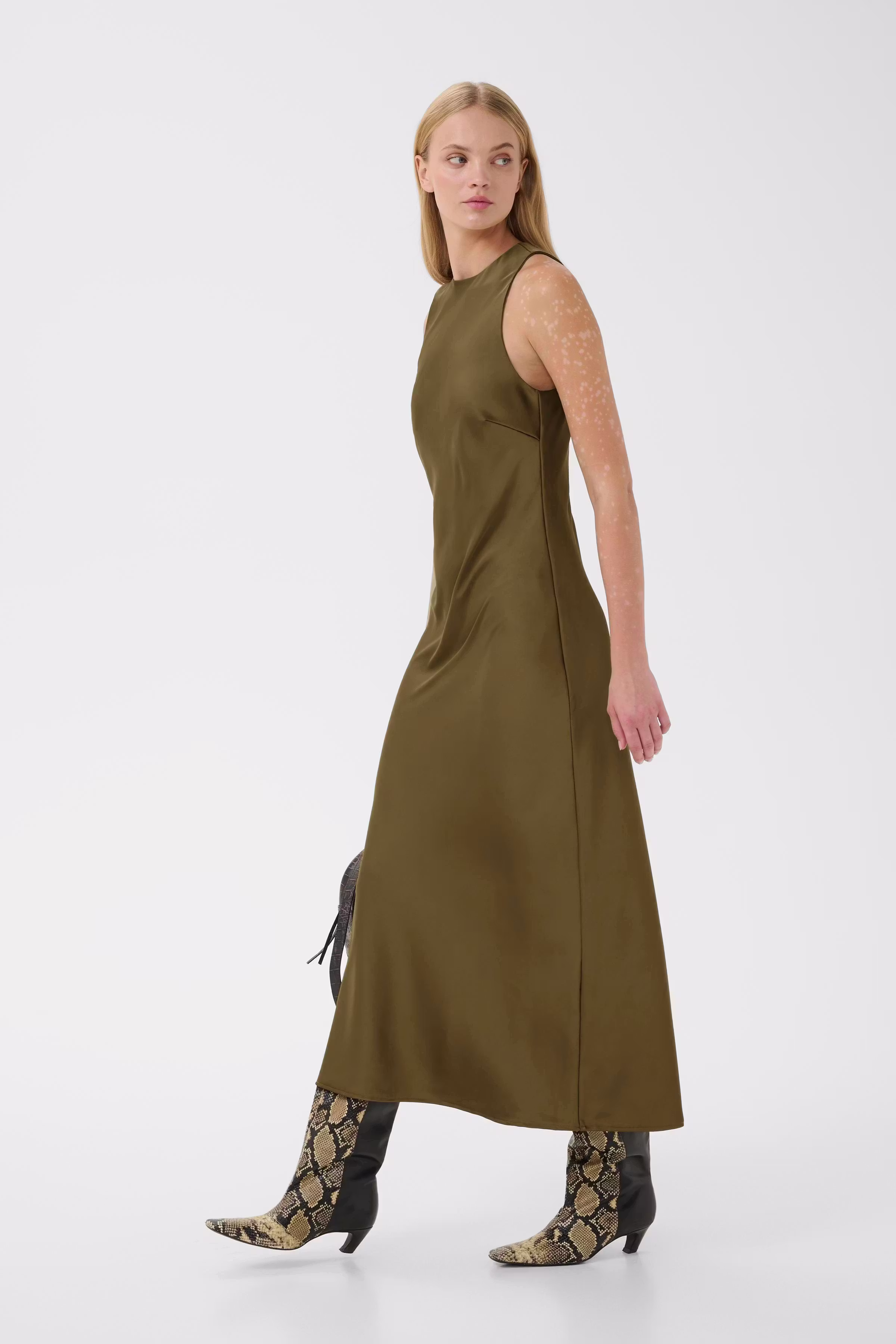 GZcerina Dress LOOKBOOK FRONT 10911309-190622