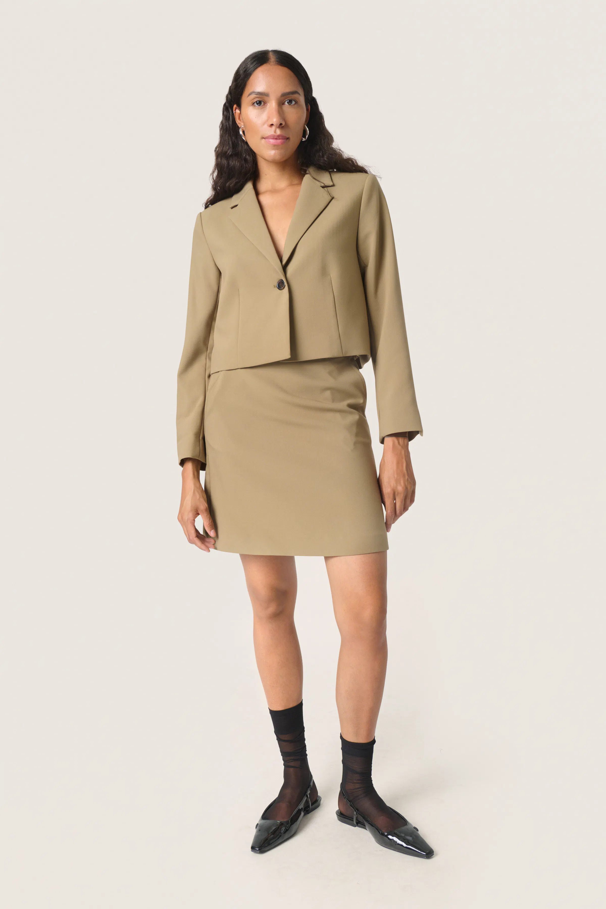 SLCorinne Cropped Blazer LOOKBOOK FRONT 30407631-180617