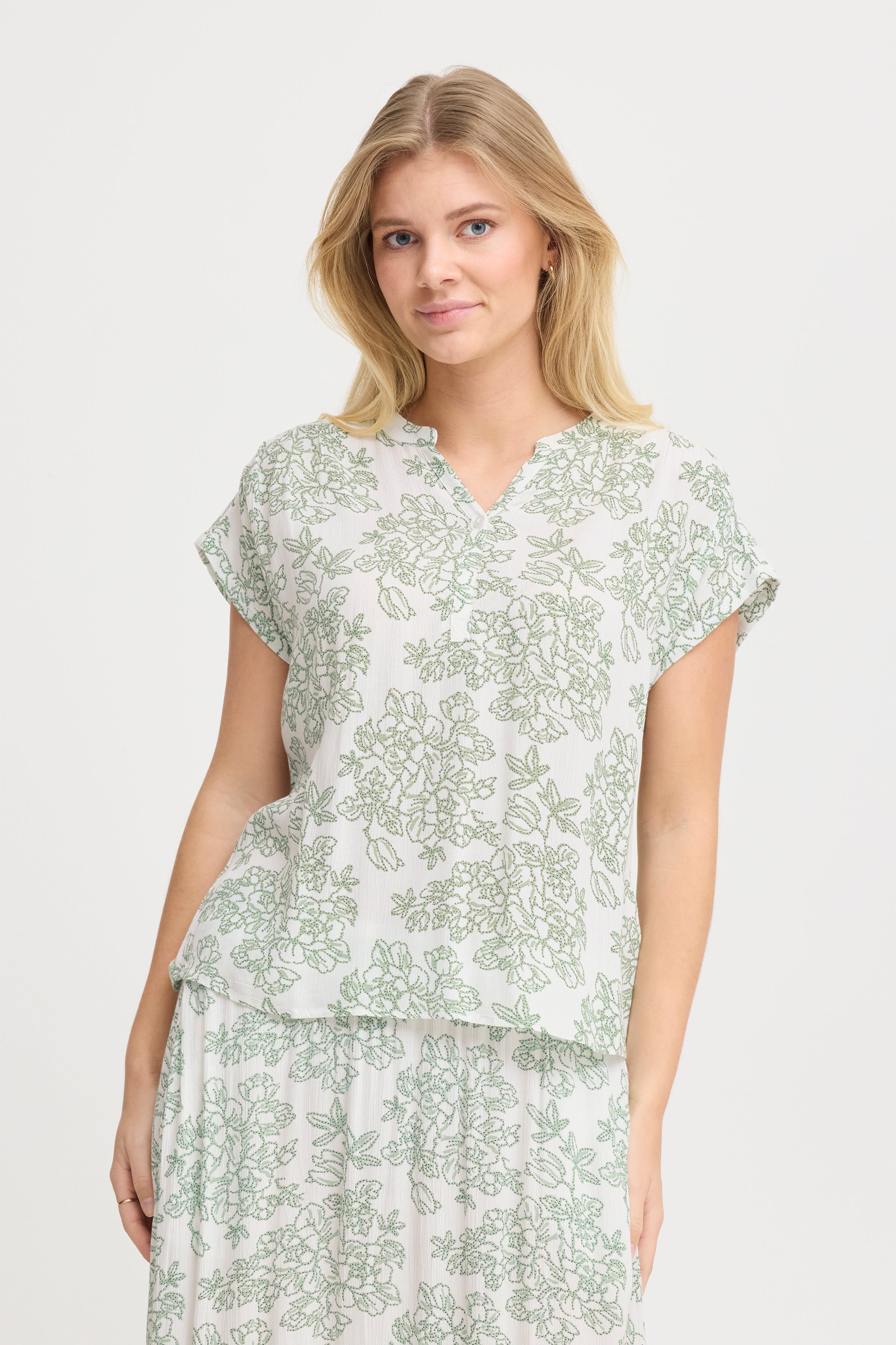 FREASE Bluse LOOKBOOK FRONT 20615597-204726