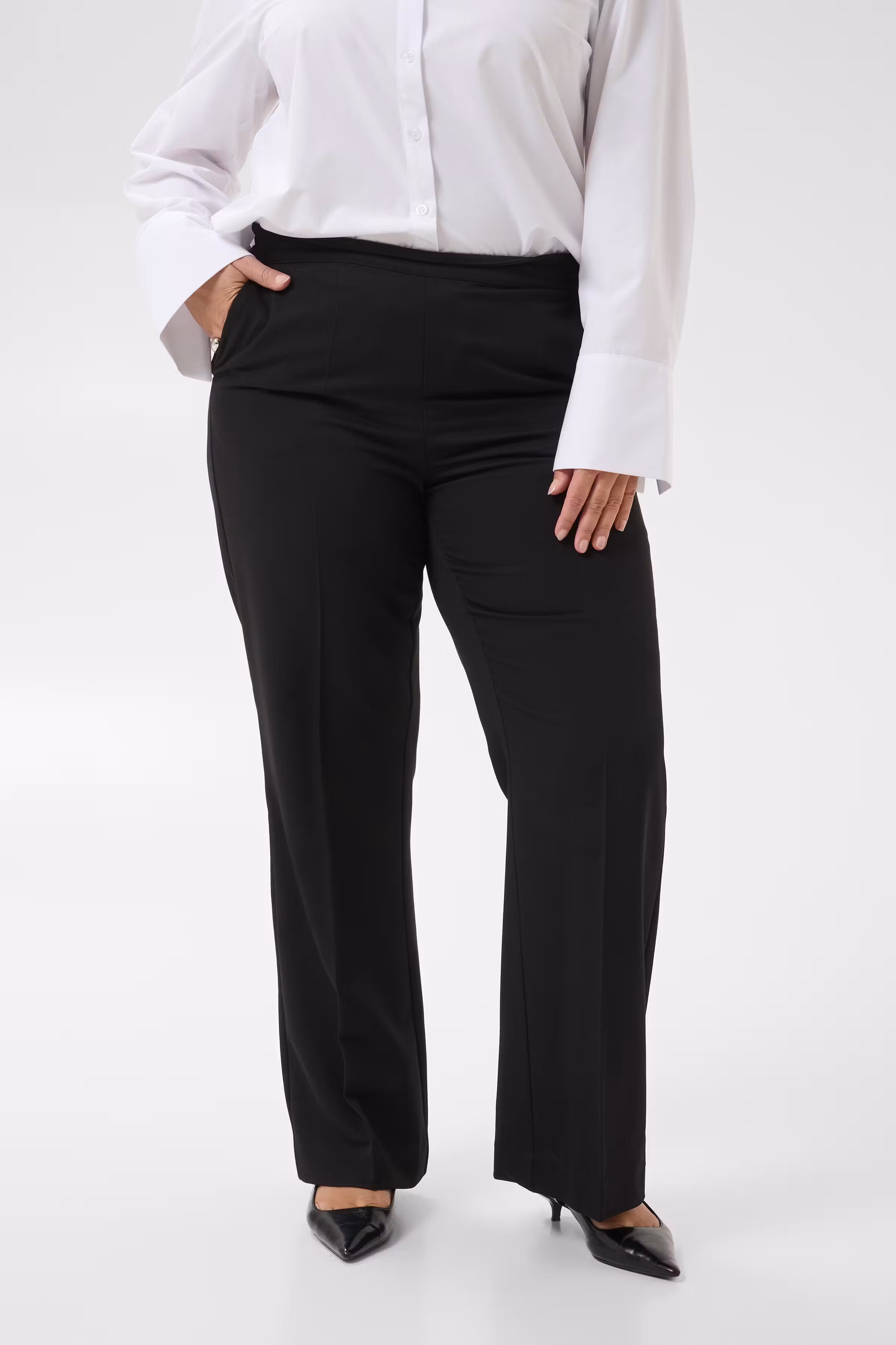 KCsakira Flared Hose LOOKBOOK FRONT 10582588-100121