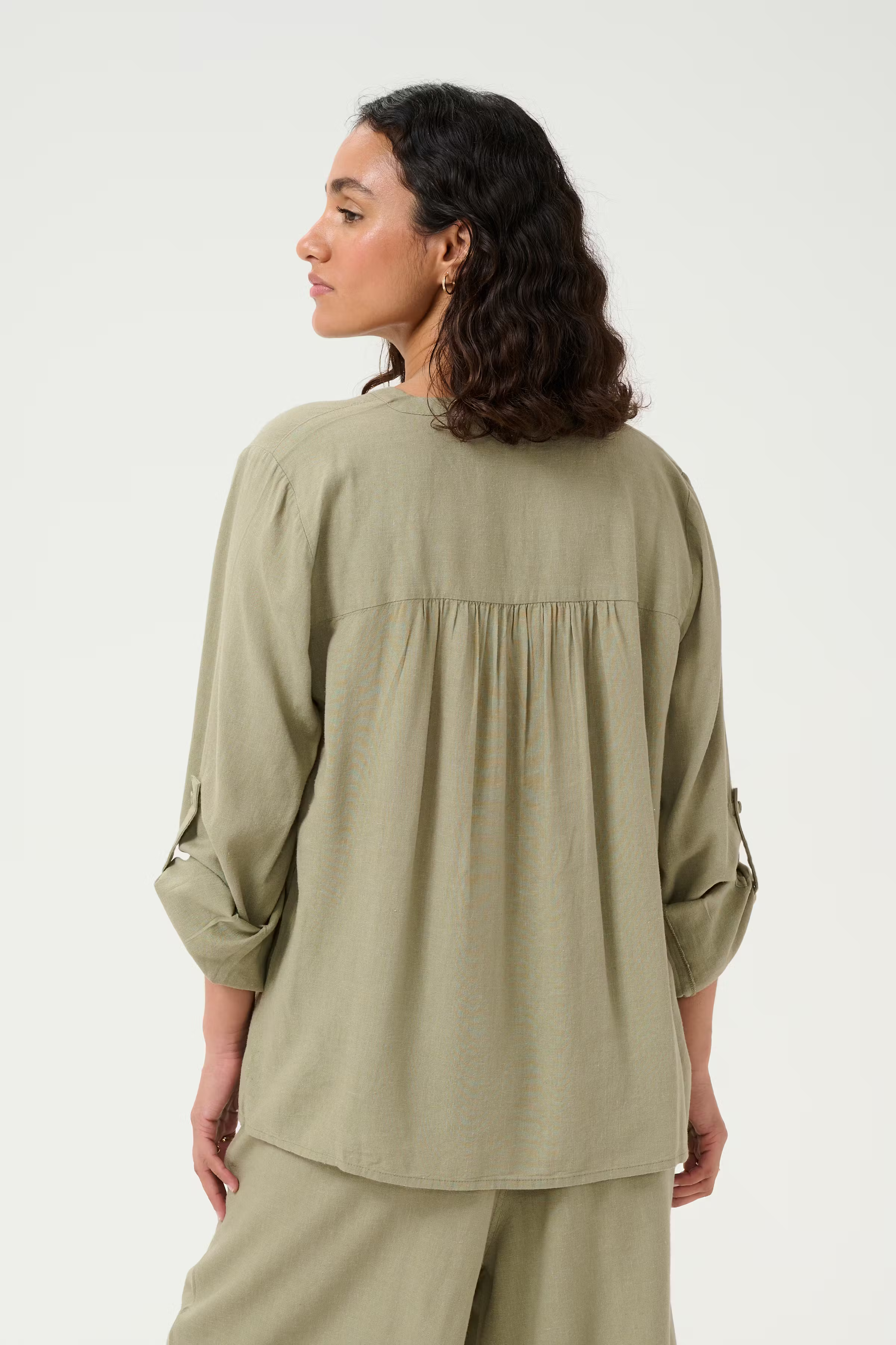 KAmilia Lin bluse LOOKBOOK BACK 10508313-170115