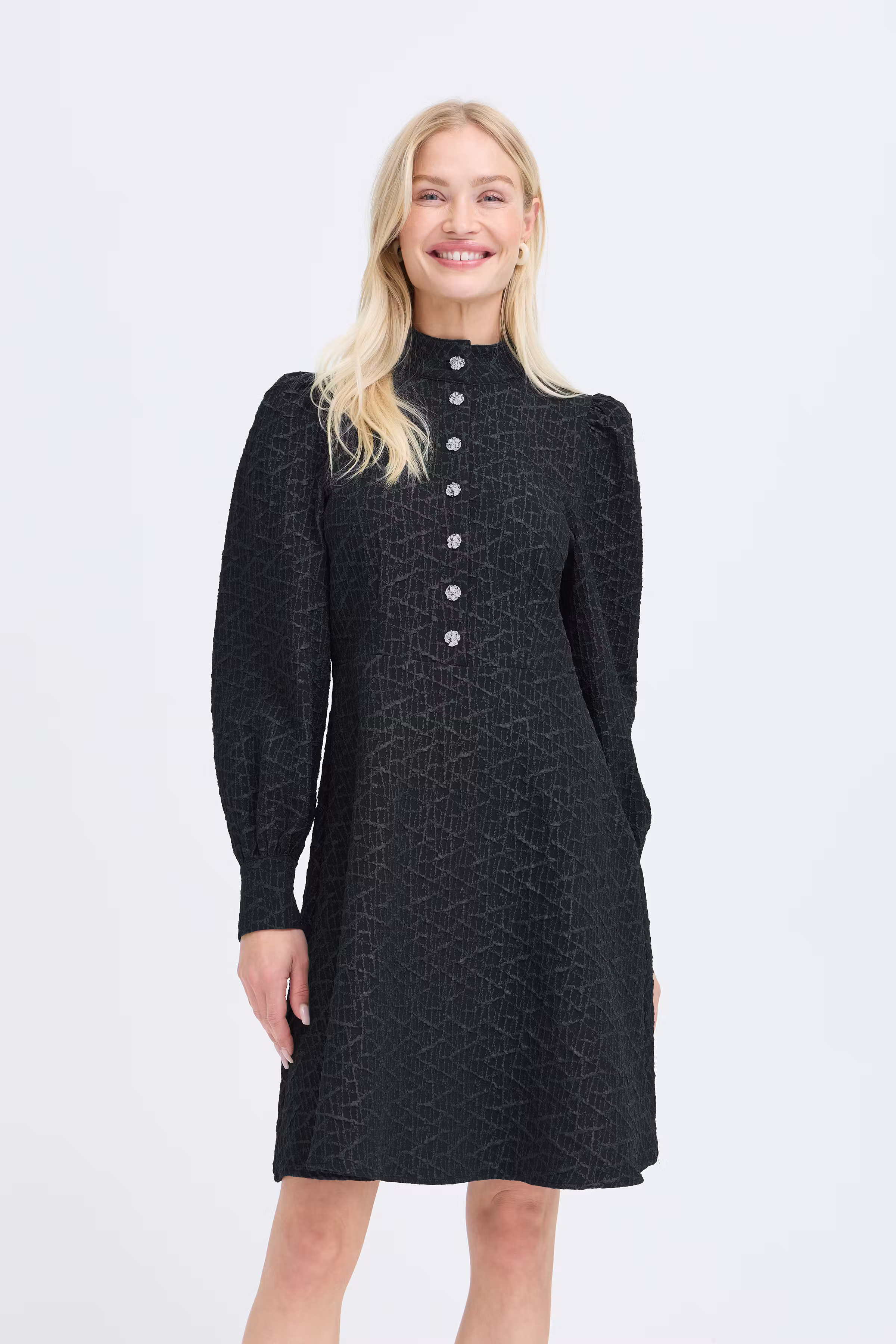 BYDESMORA Klänning LOOKBOOK FRONT 20819843-194008