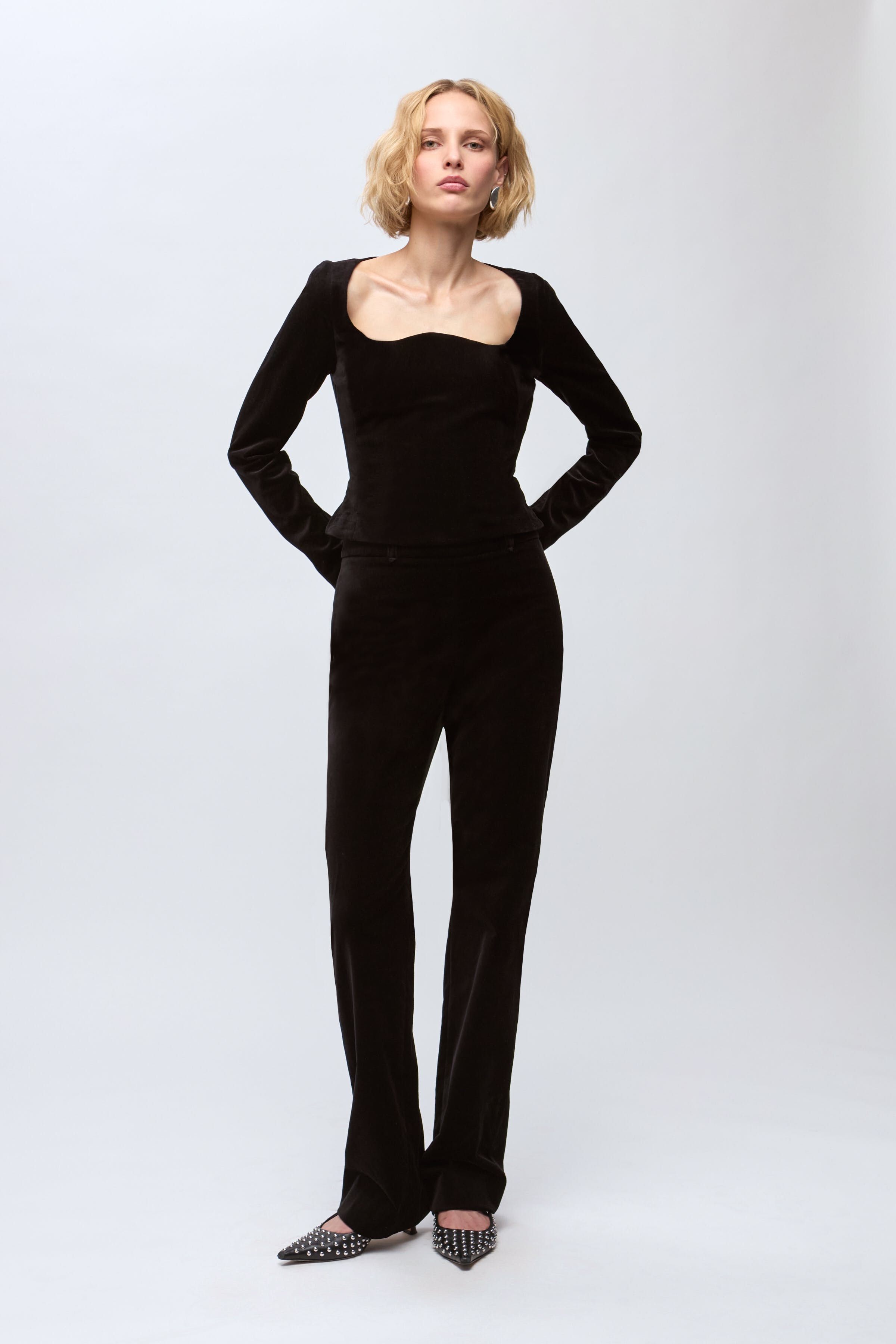 IOPrune Trousers LOOKBOOK FRONT 30600135-BK999