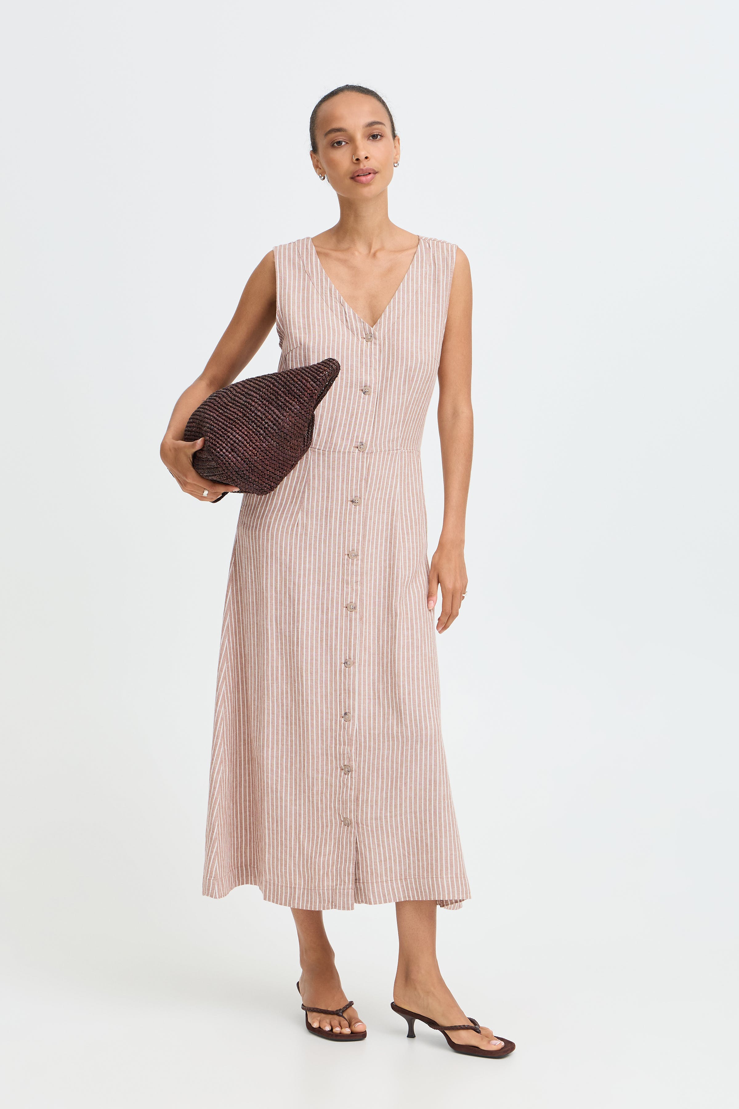 BYFALAKKA Klänning LOOKBOOK FRONT 20818826-900006870