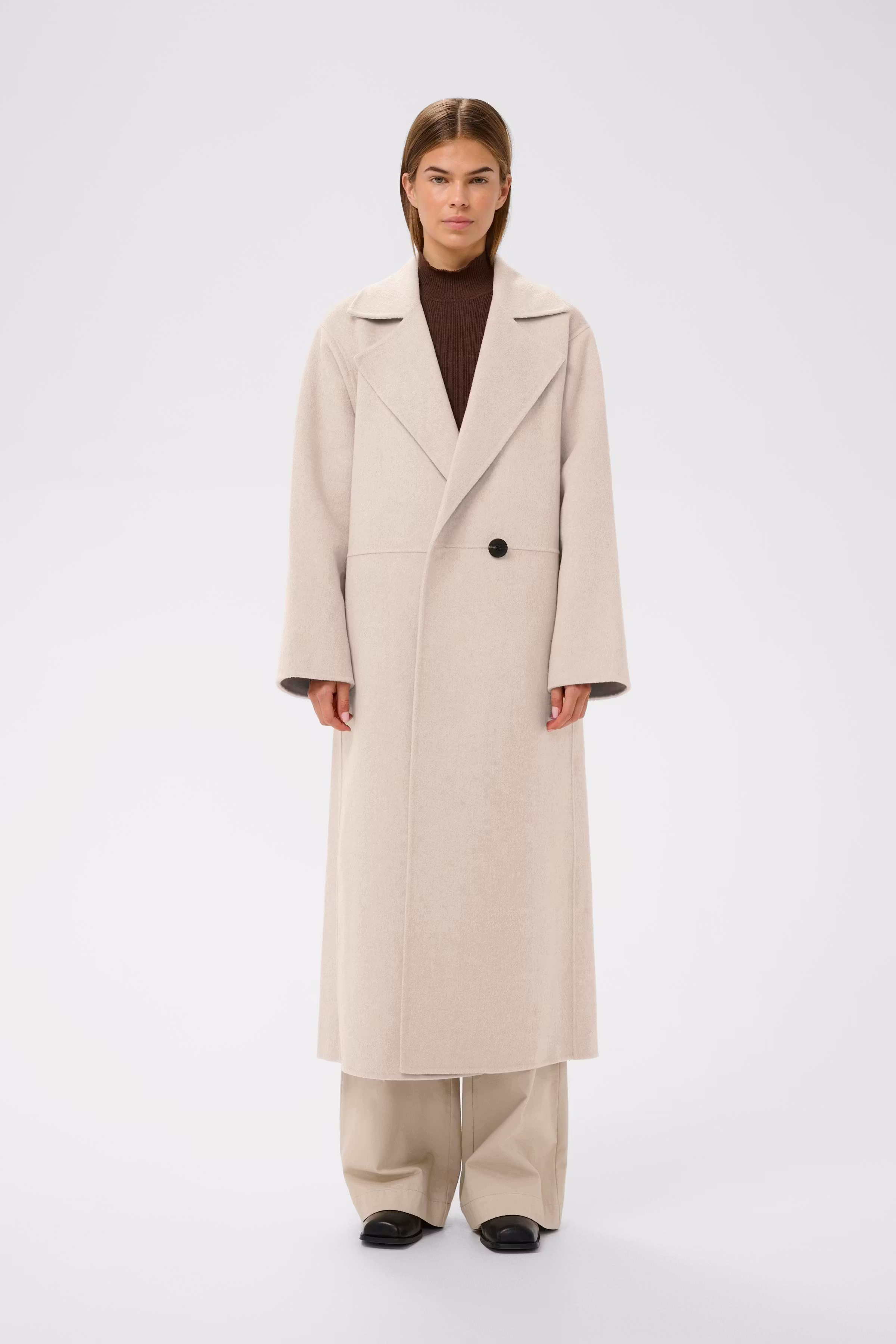 YillaIW Mantel LOOKBOOK FRONT 30110608-300002