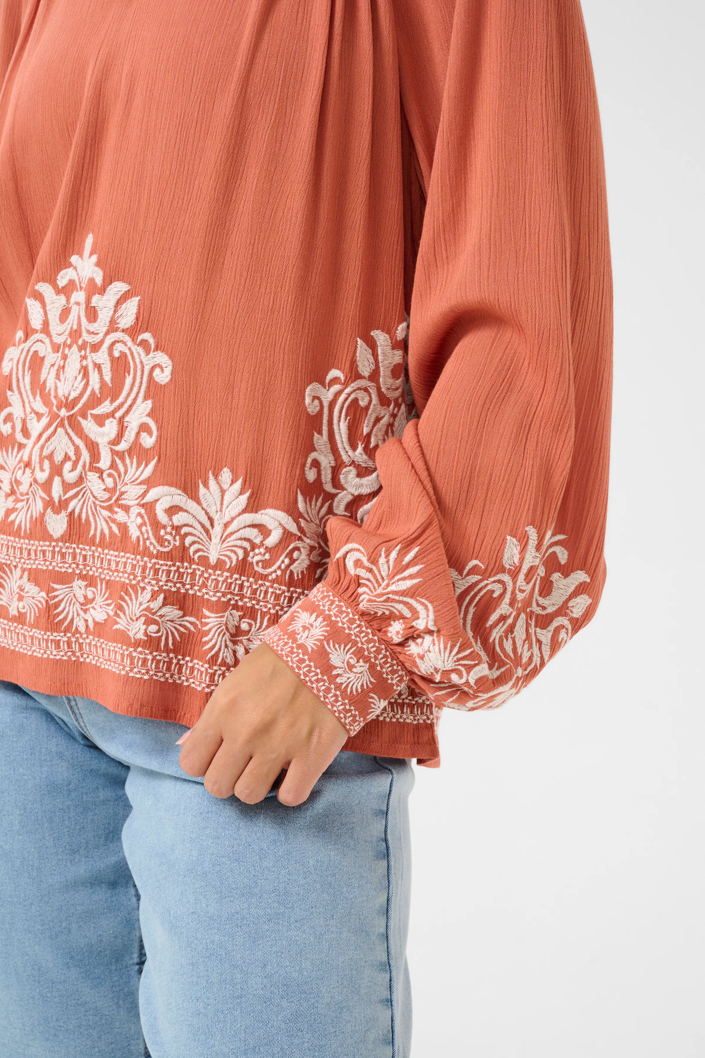 CRZoe Blus LOOKBOOK DETAIL 10613615-181346