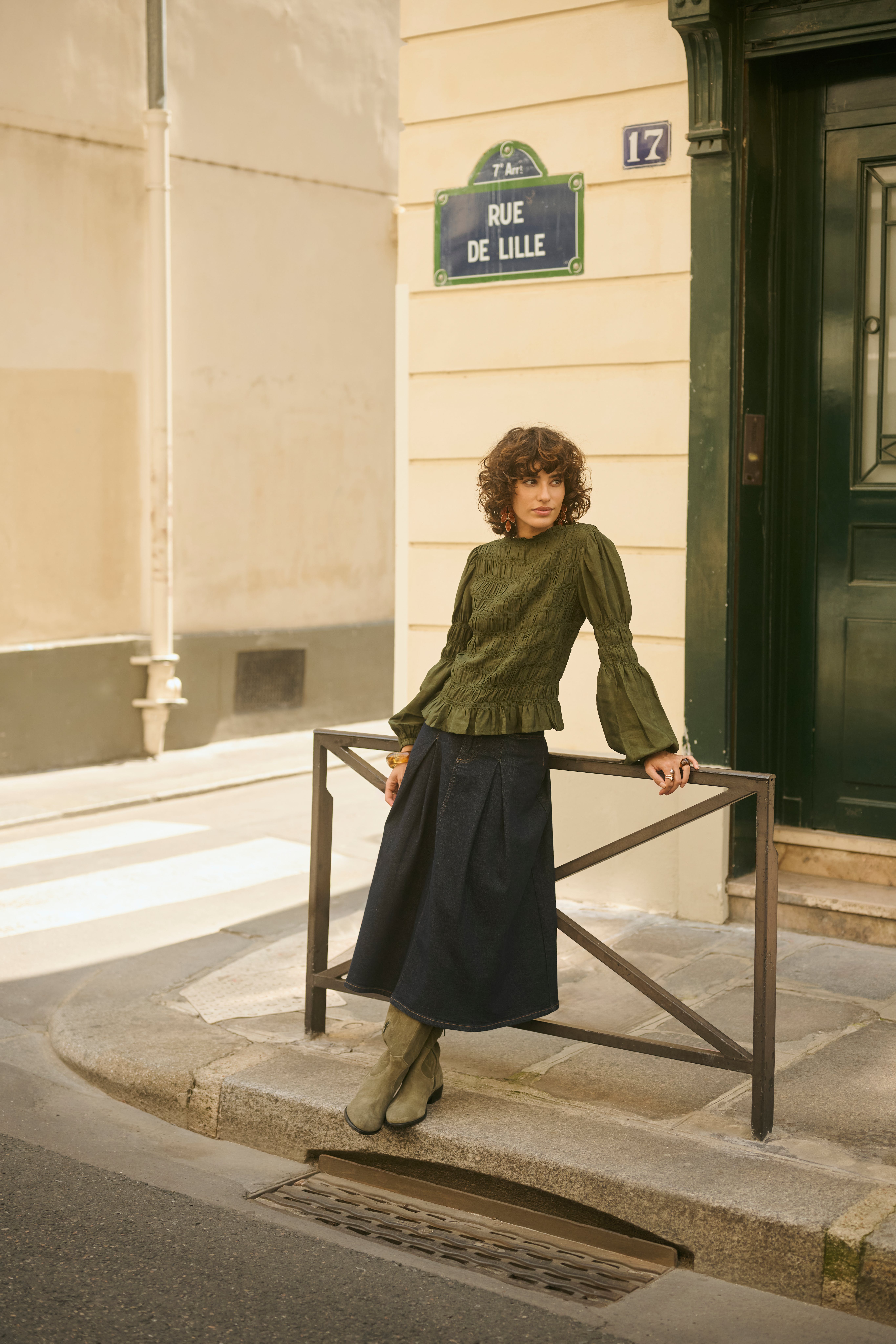 CRHenva Blouse LOCATION NONE 10607869-190419