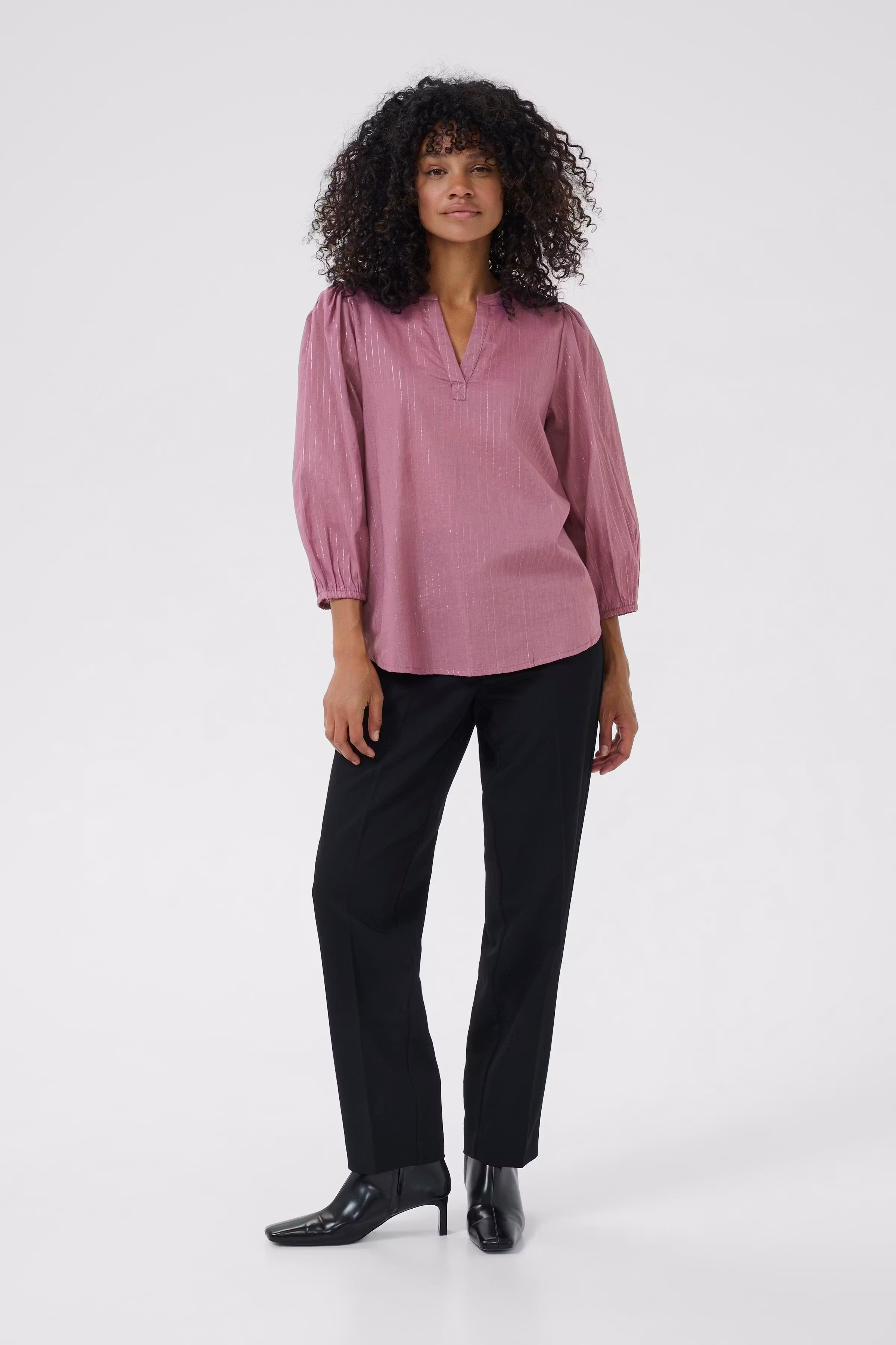 KAluise Bluse LOOKBOOK FRONT 10511016-181709