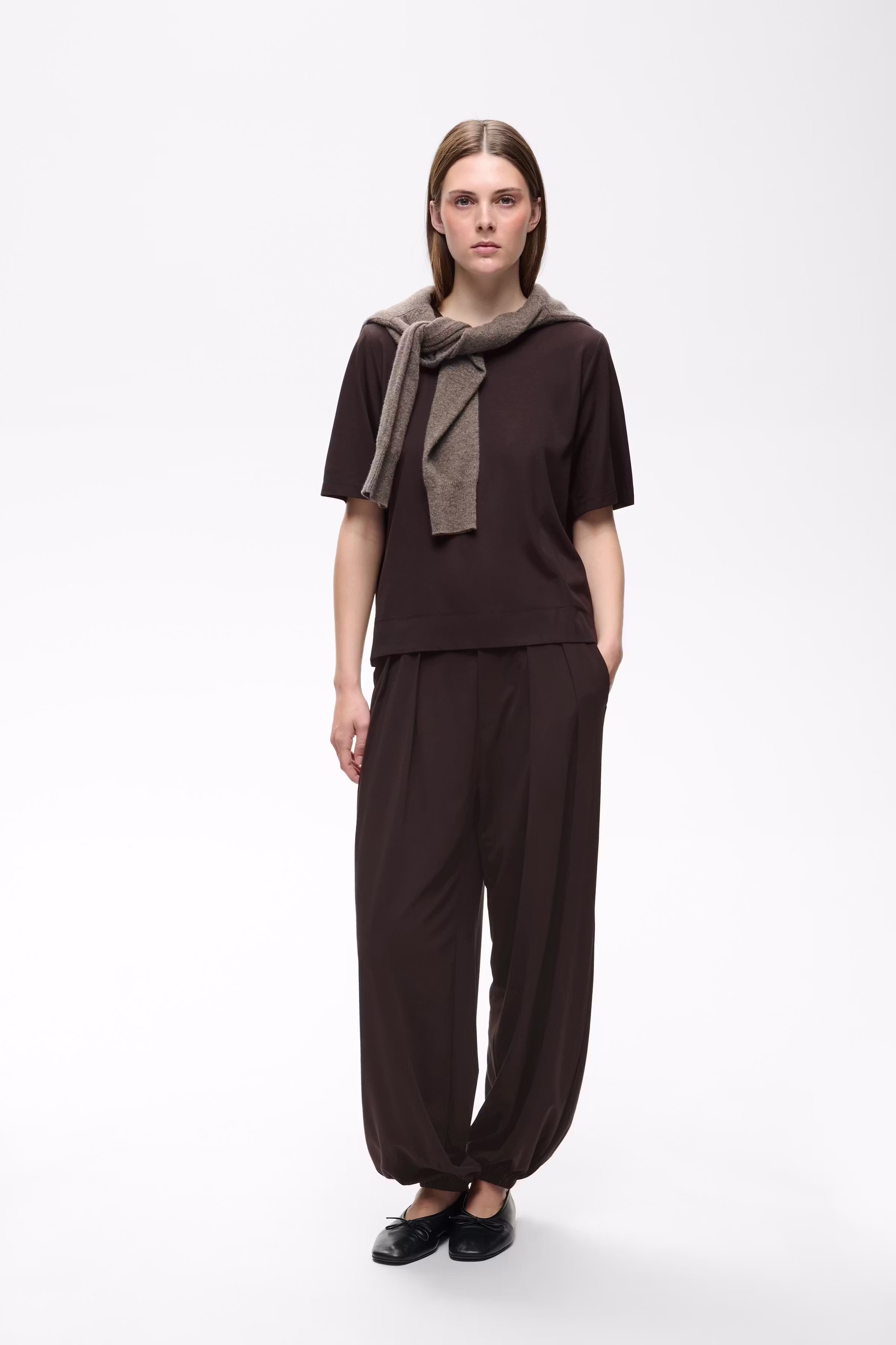 TrissaIW T-shirt LOOKBOOK FRONT 30111343-191109