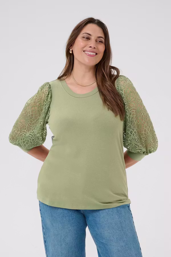 KCbella T-Shirt LOOKBOOK FRONT 10581899-109059