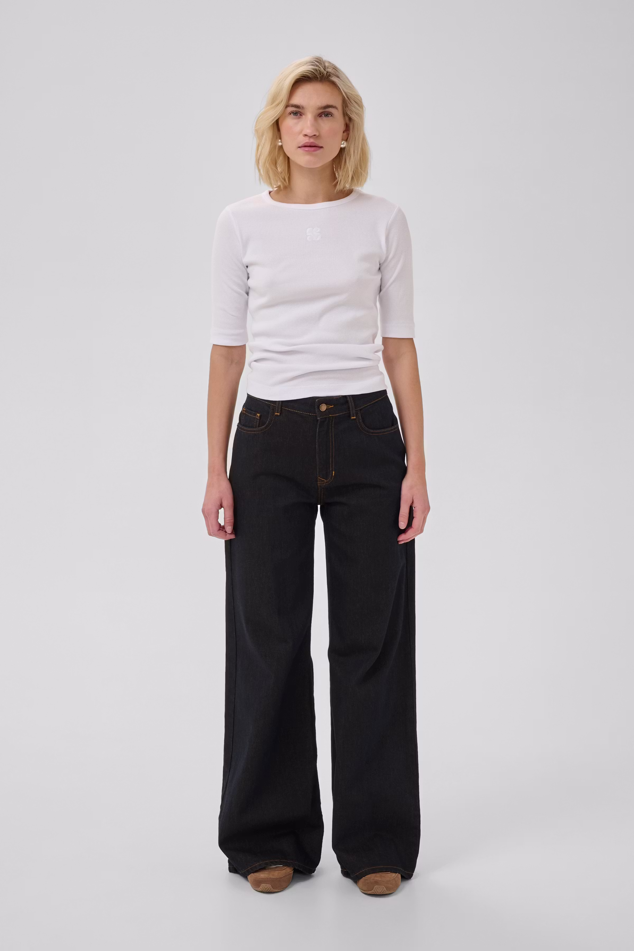 MWMandy T-shirt LOOKBOOK FRONT 10705671-110601