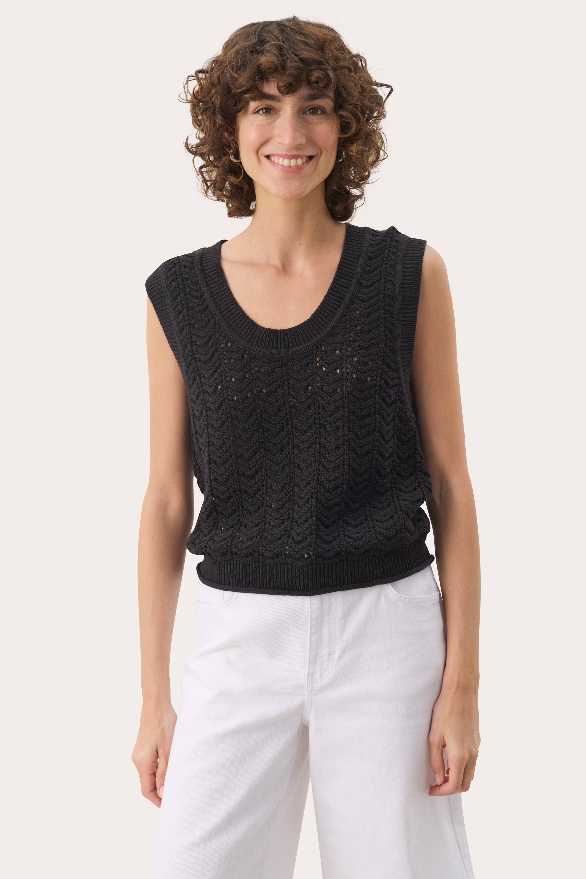 RadkaPW Waistcoat LOOKBOOK FRONT 30309683-194008