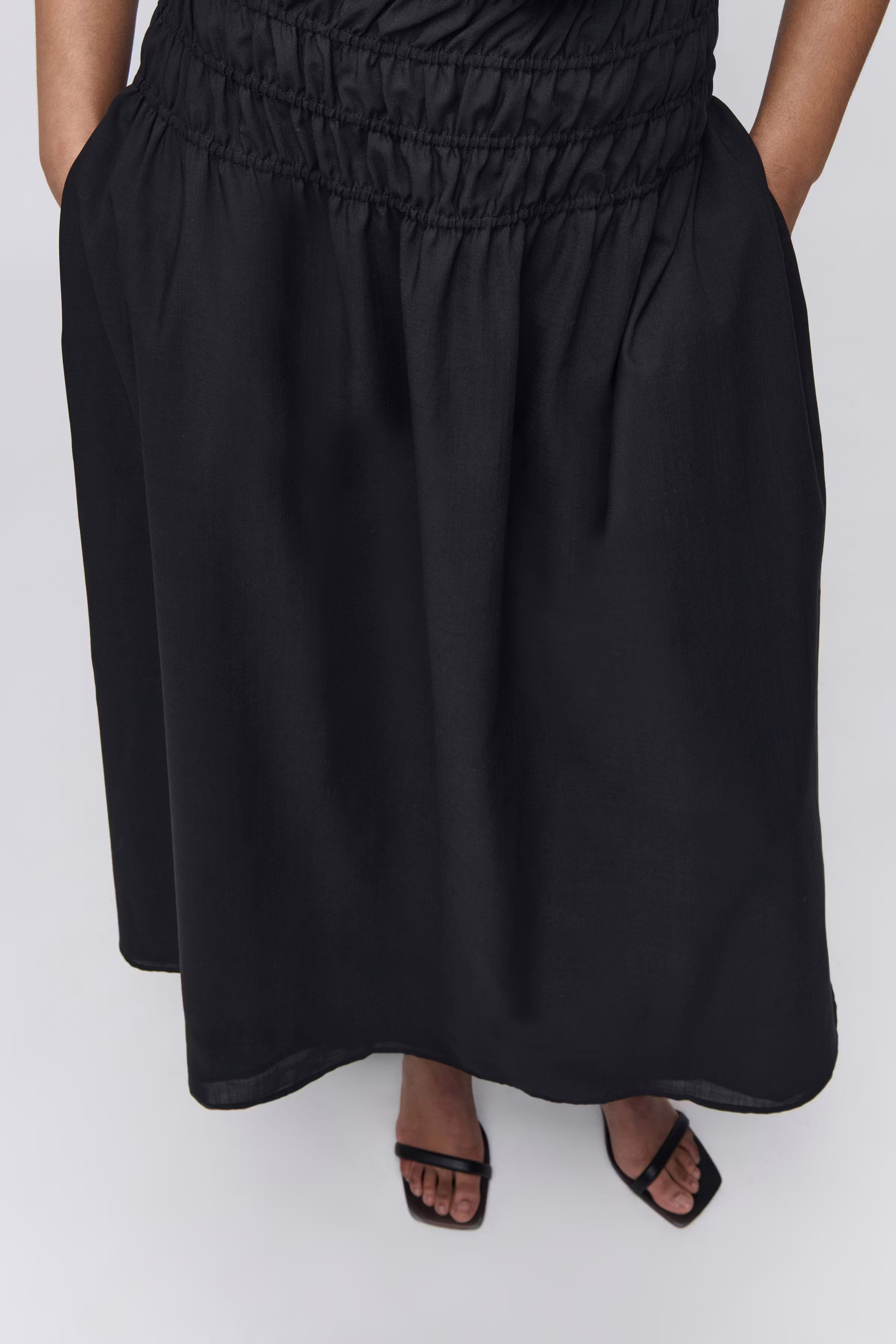 SVEA Rok LOOKBOOK FRONT 30600653-BK999