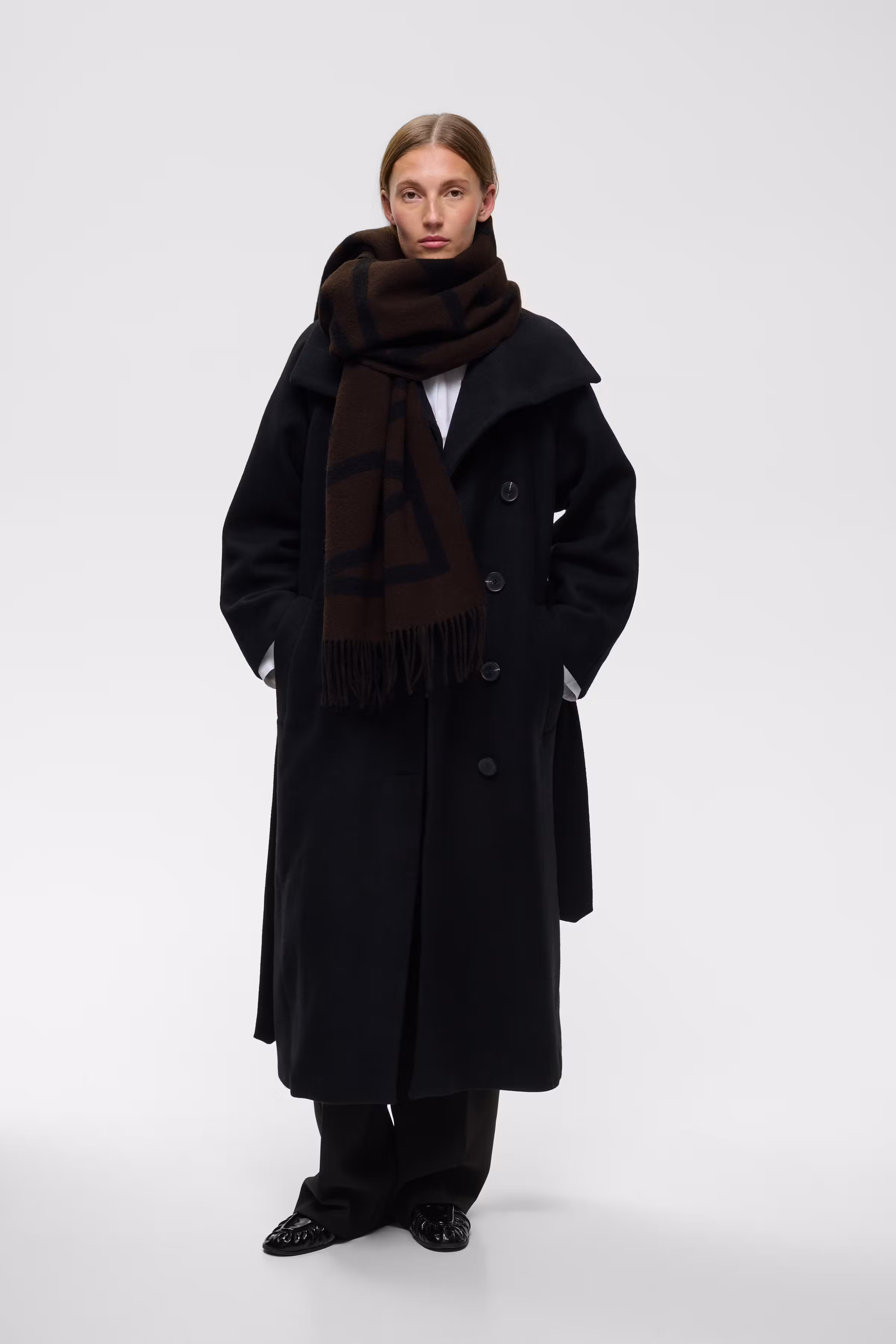 MyrtheIW Logo Tørklæde LOOKBOOK FRONT 30106665-900013073