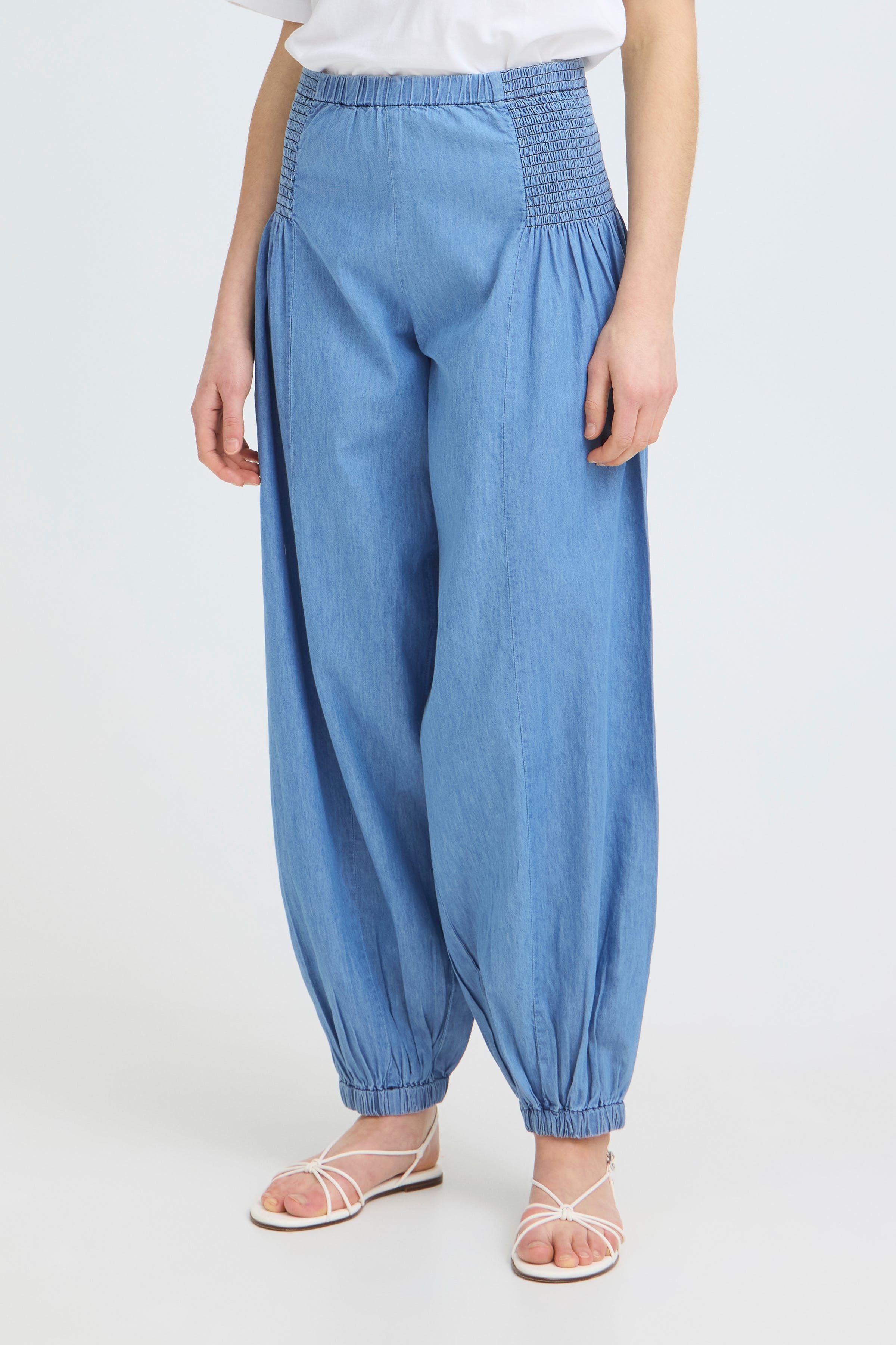 FRMARISE Capri pants LOOKBOOK FRONT 20618823-900006108