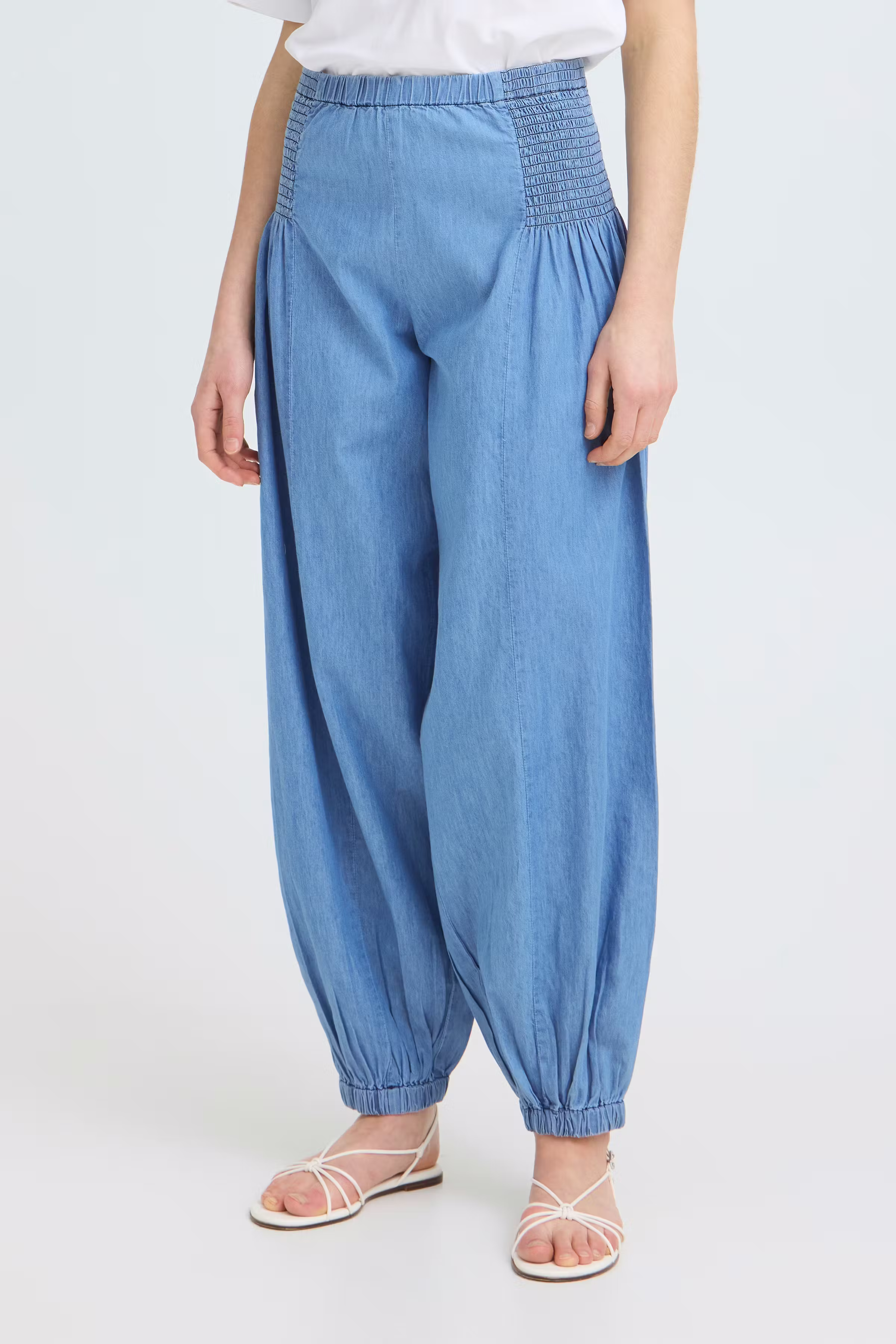 FRMARISE Capri pants LOOKBOOK FRONT 20618823-900006108