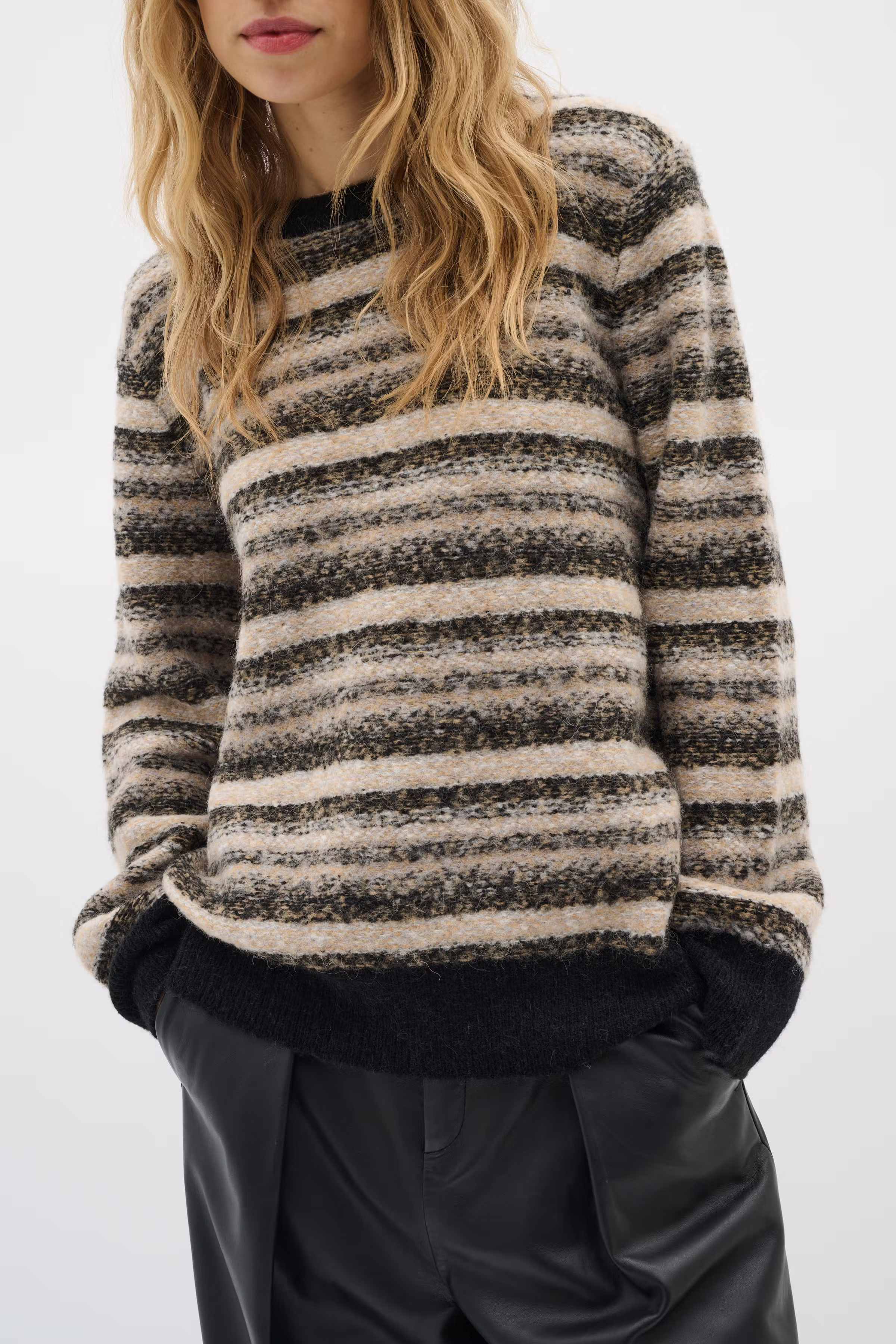 GilliaIW Pullover LOOKBOOK FRONT 30110928-304159