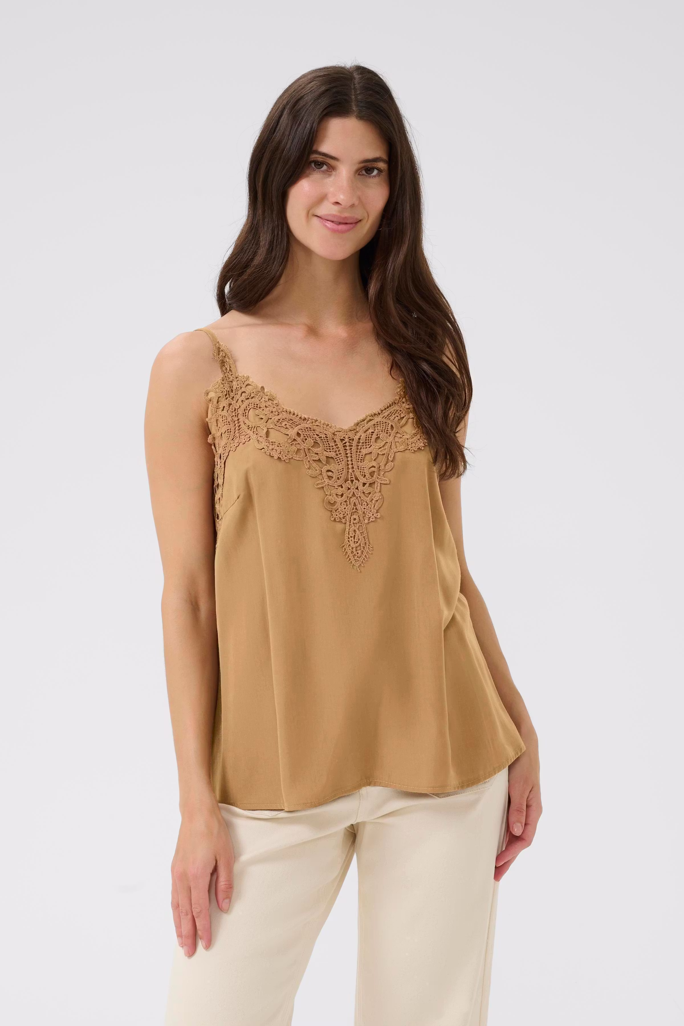 CRAnna Top LOOKBOOK FRONT 10611224-181020