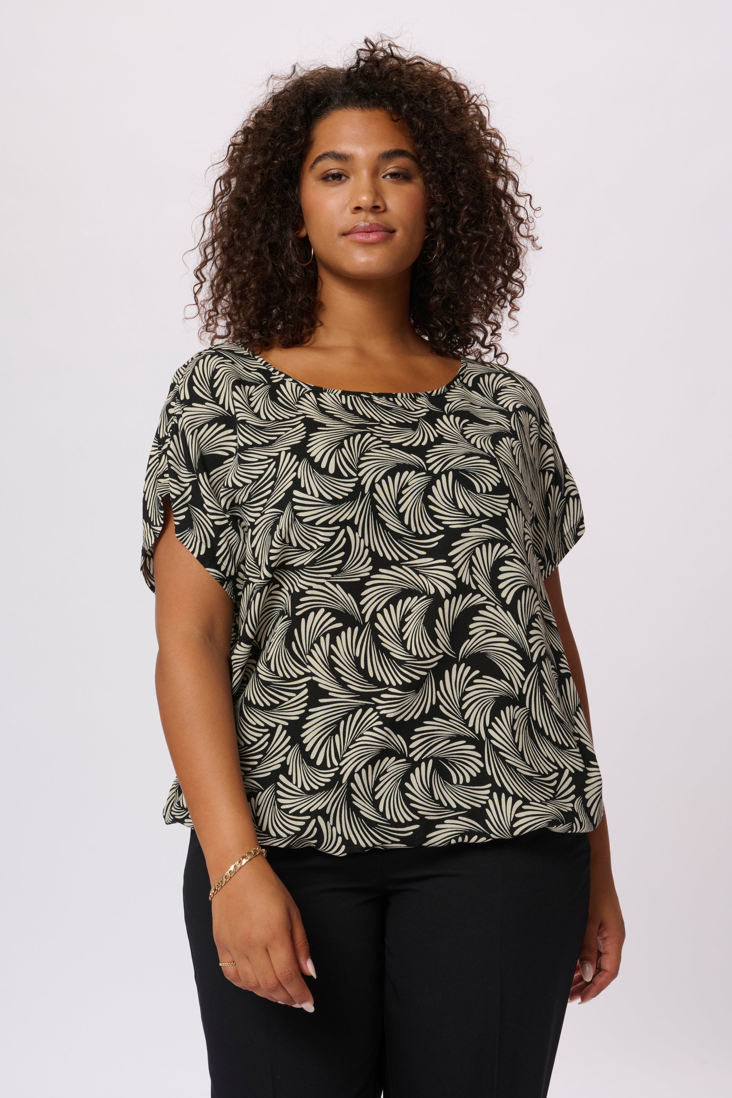 KCsonna Blouse LOOKBOOK FRONT 10581446-104492