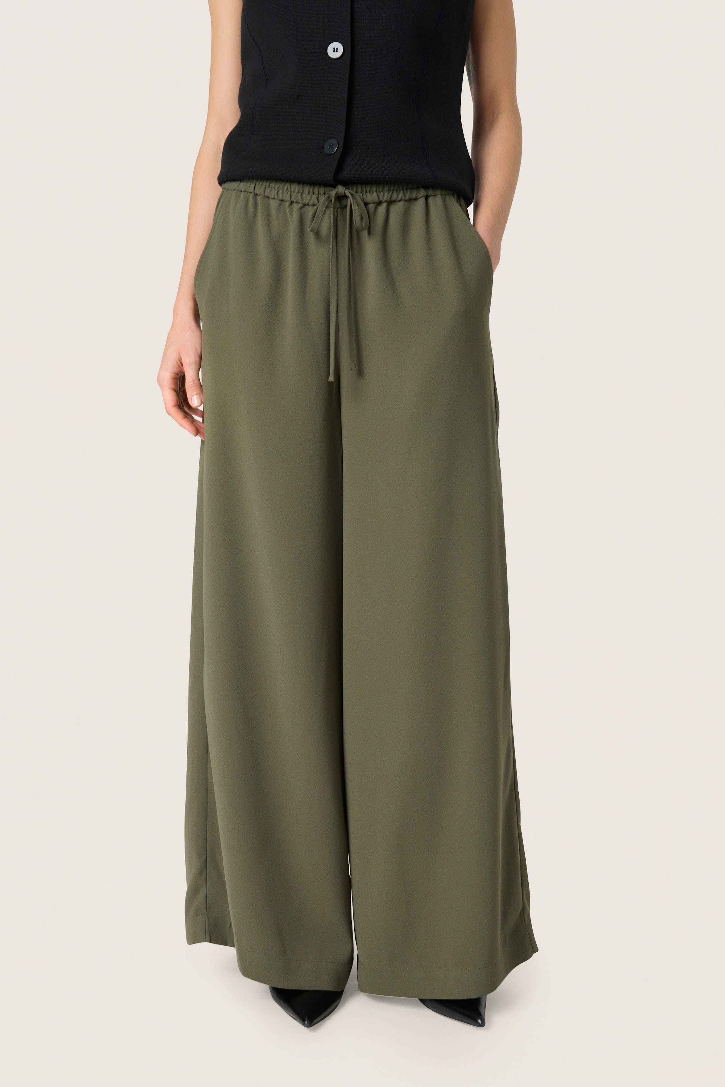 SLShirley Bukser LOOKBOOK FRONT 30408448-190511