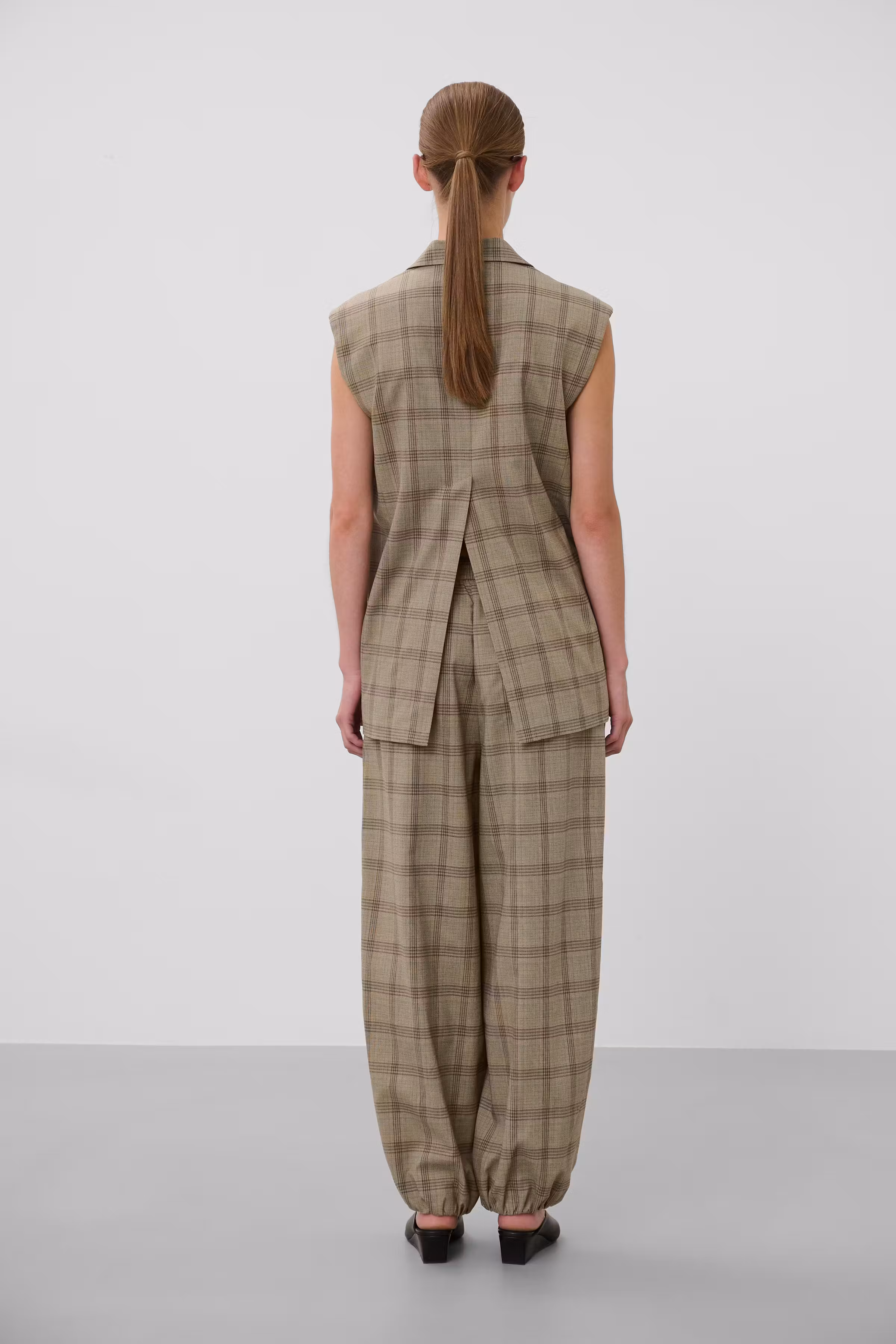 SLRanja Vest LOOKBOOK BACK 30409659-305430