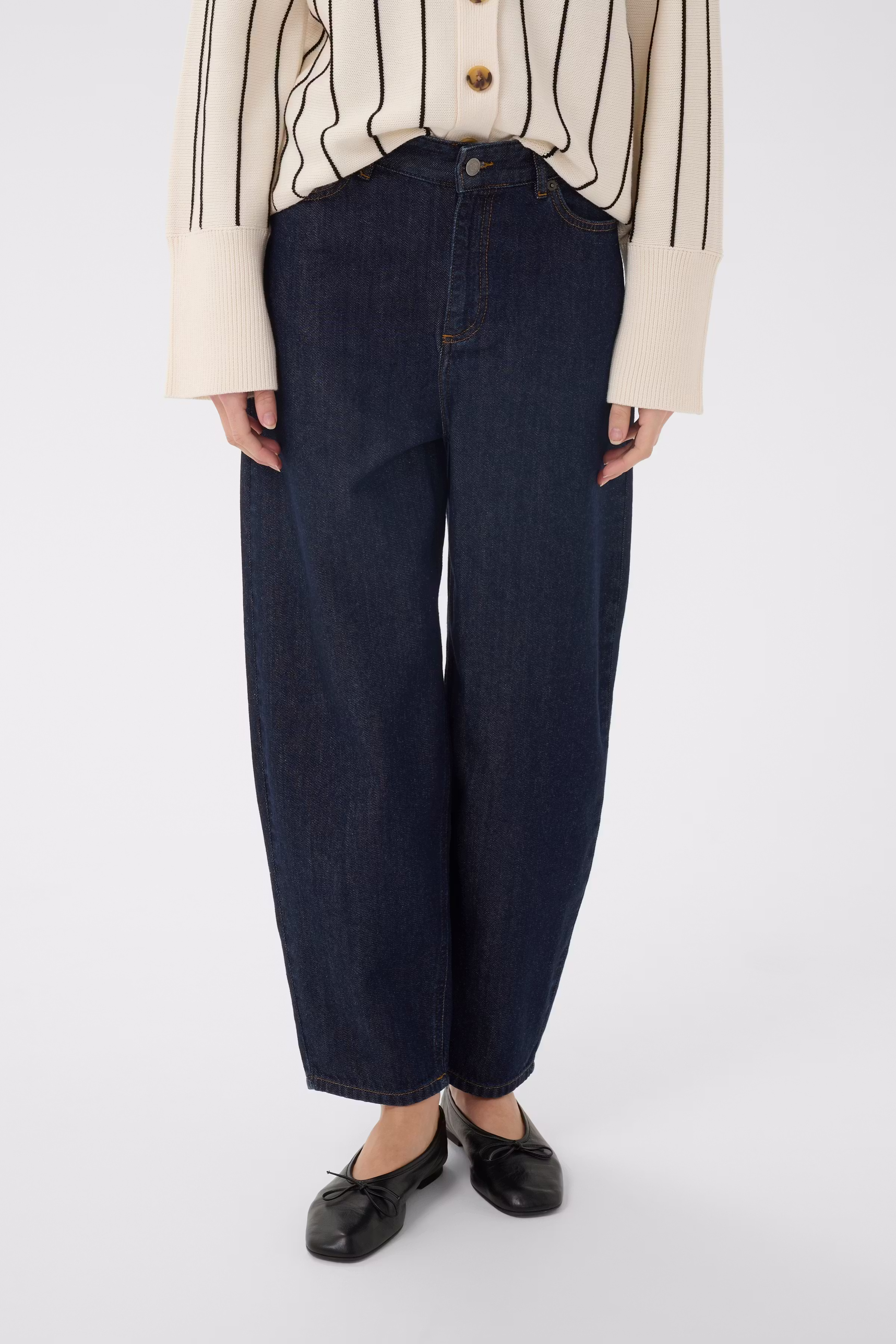KarfinaIW Barrel Jeans LOOKBOOK FRONT 30111189-303349