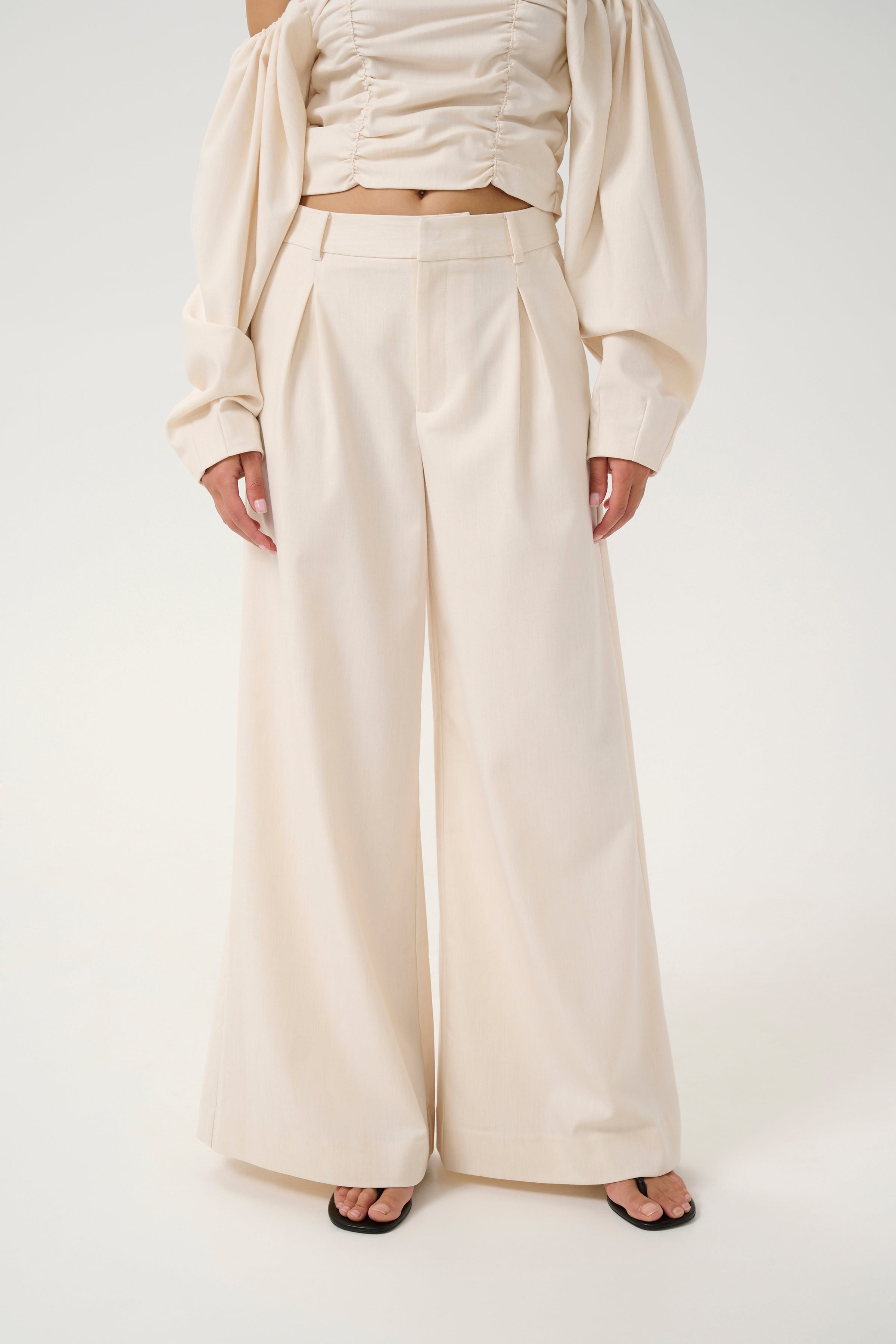 GZdecia Trousers LOOKBOOK FRONT 10909915-107195