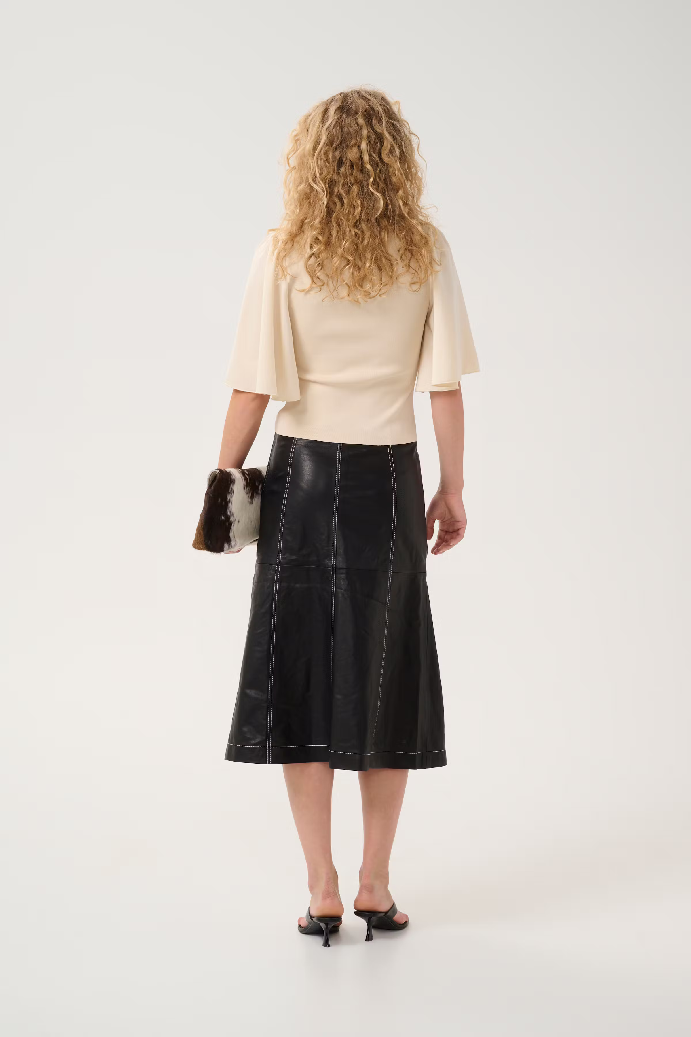 GZbirka Leather skirt LOOKBOOK BACK 10909931-100017