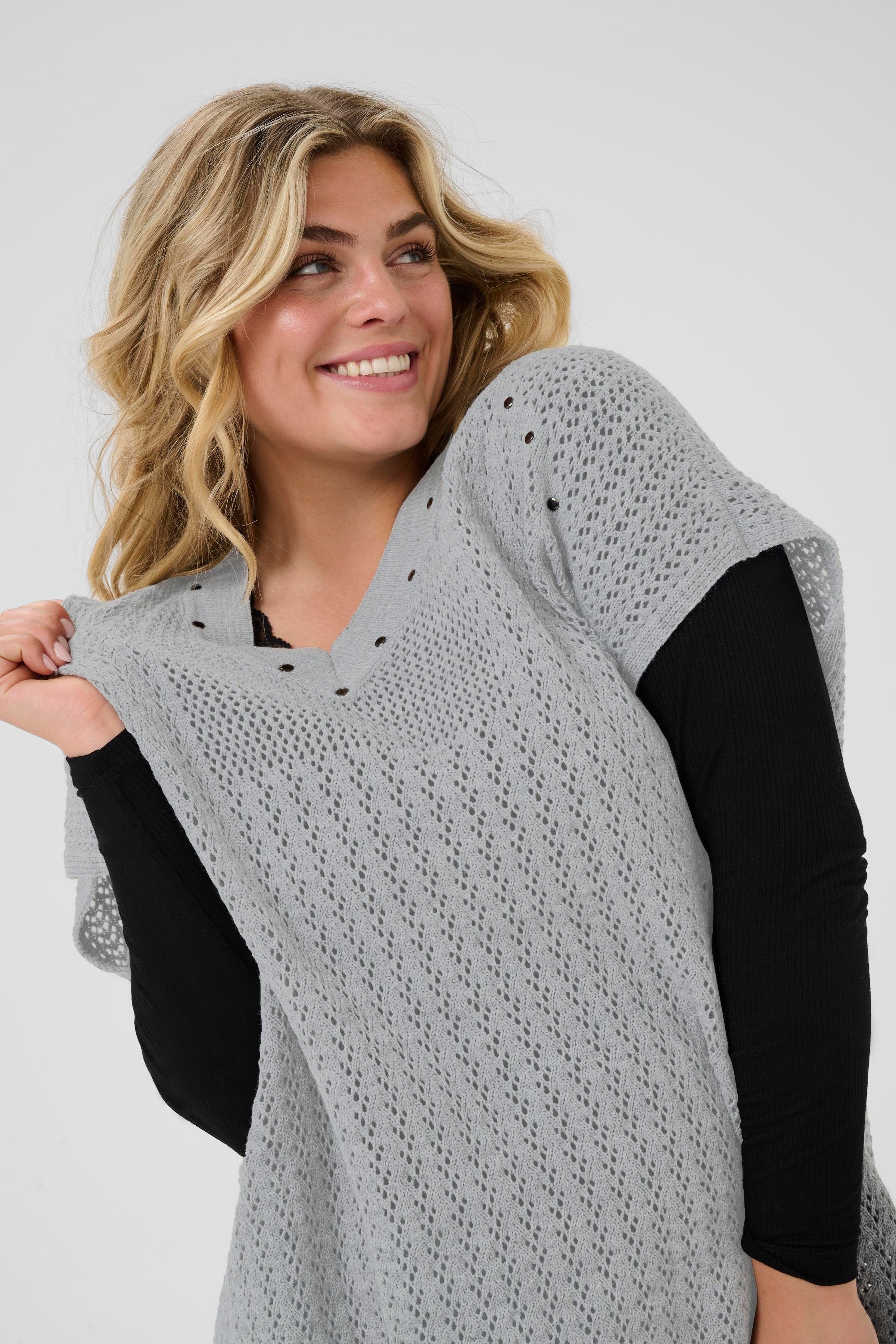 KCrosa Poncho LOOKBOOK DETAIL 10583585-100123