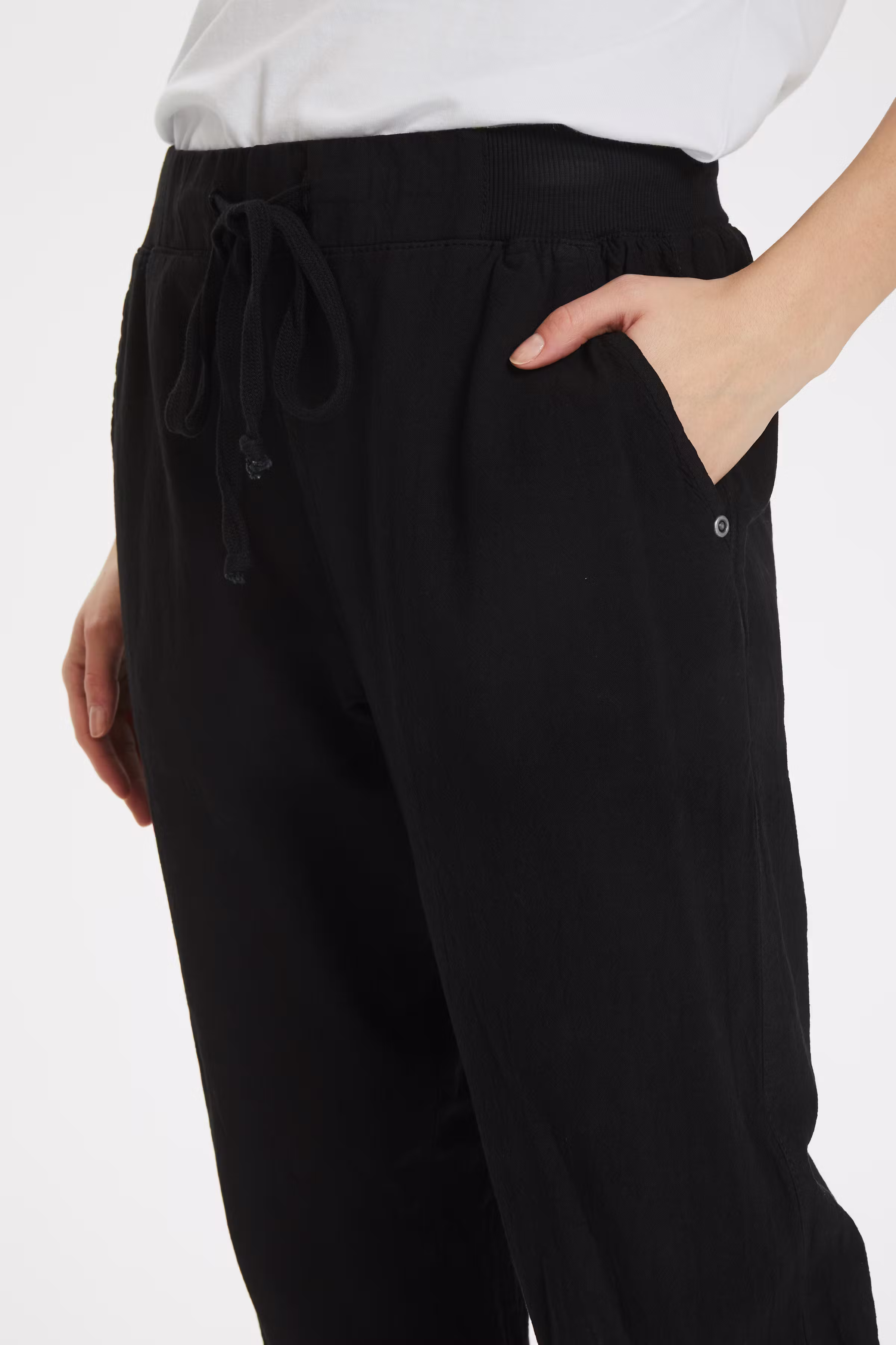 Naya Capri pants LOOKBOOK DETAIL 10502803-50600