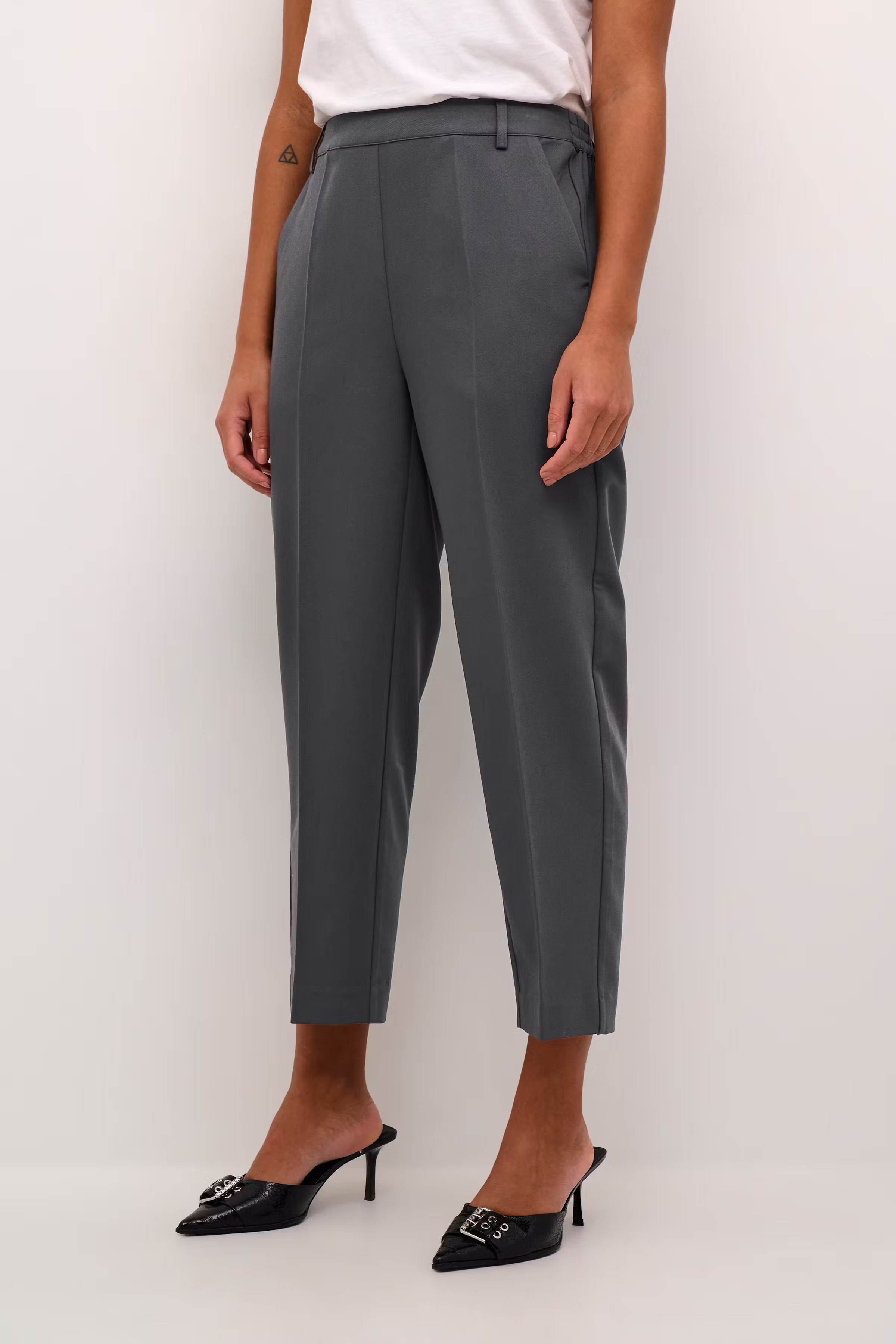 KAsakura Cropped Broek LOOKBOOK FRONT 10506127-190205