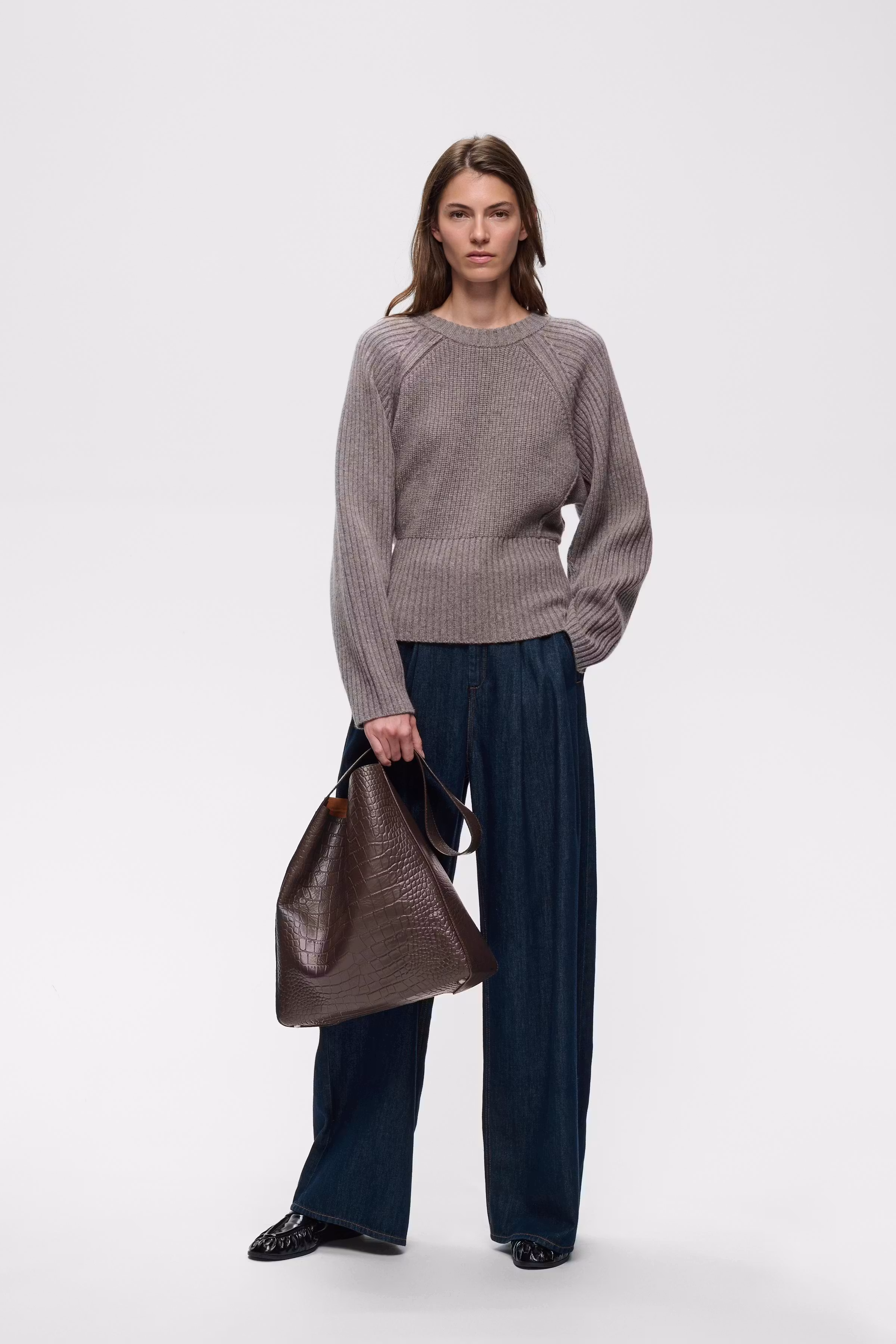 AVIKAIW Bag LOOKBOOK FRONT 30112689-191109