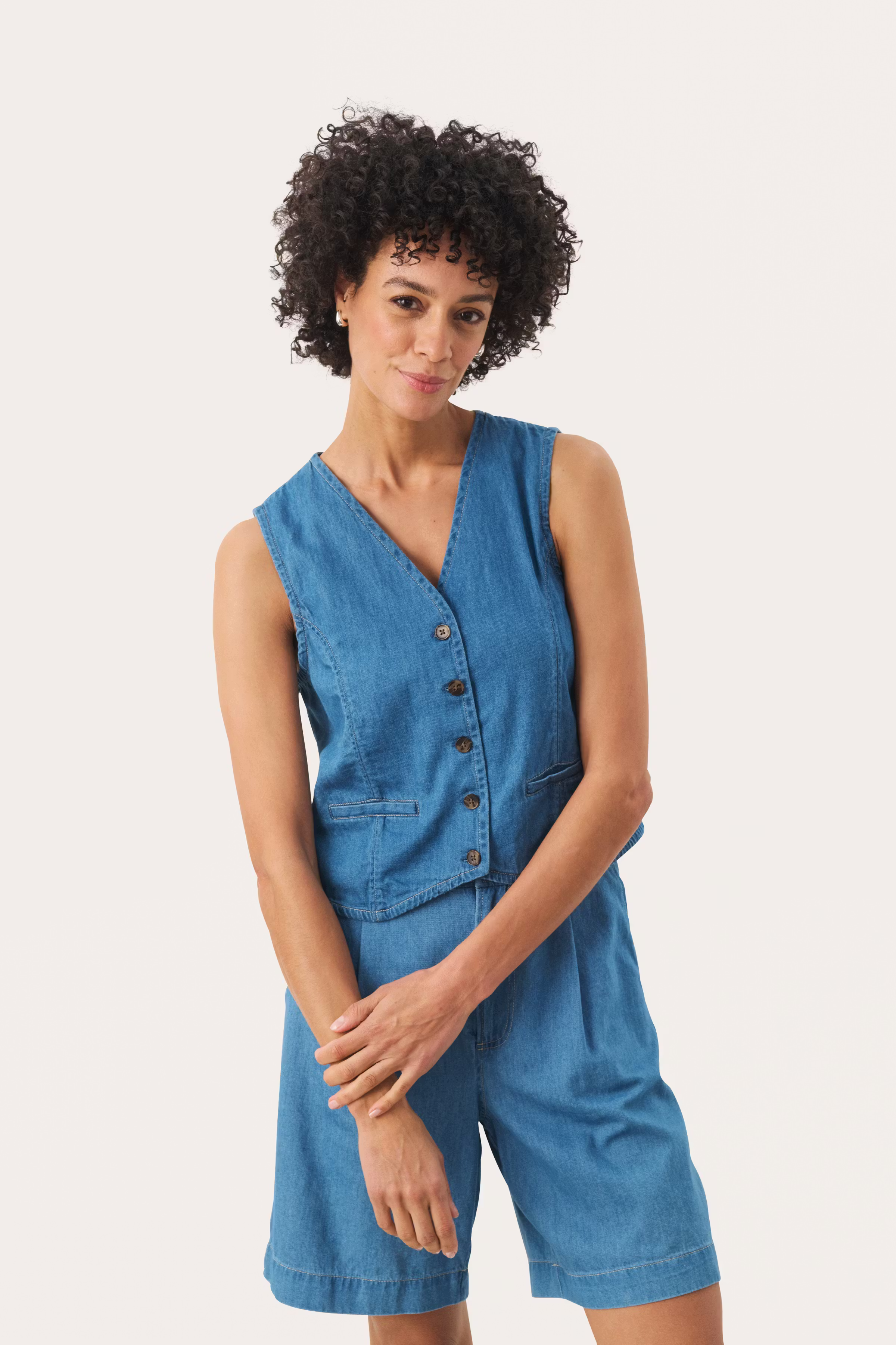 RaisaPW Waistcoat LOOKBOOK FRONT 30309640-300155