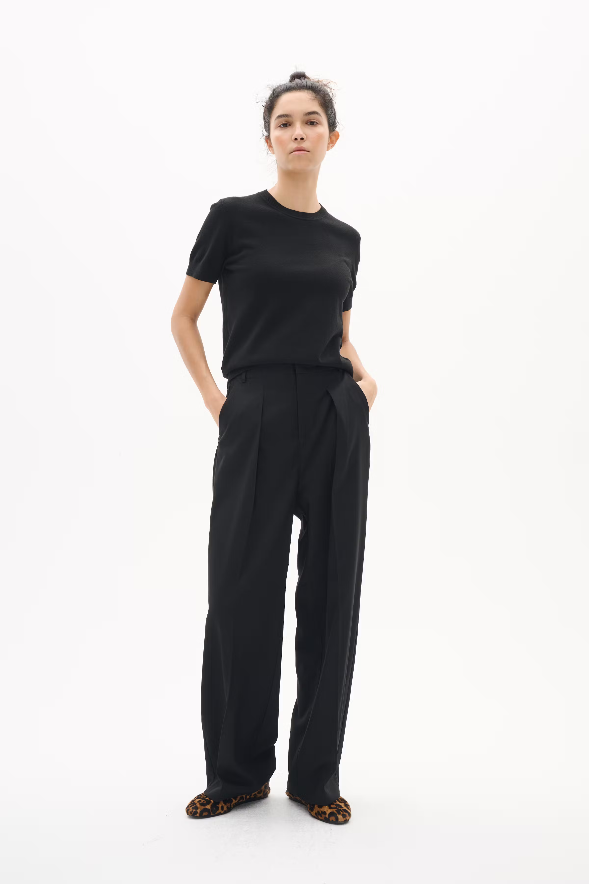 ThyIW Hose LOOKBOOK FRONT 30109038-194008