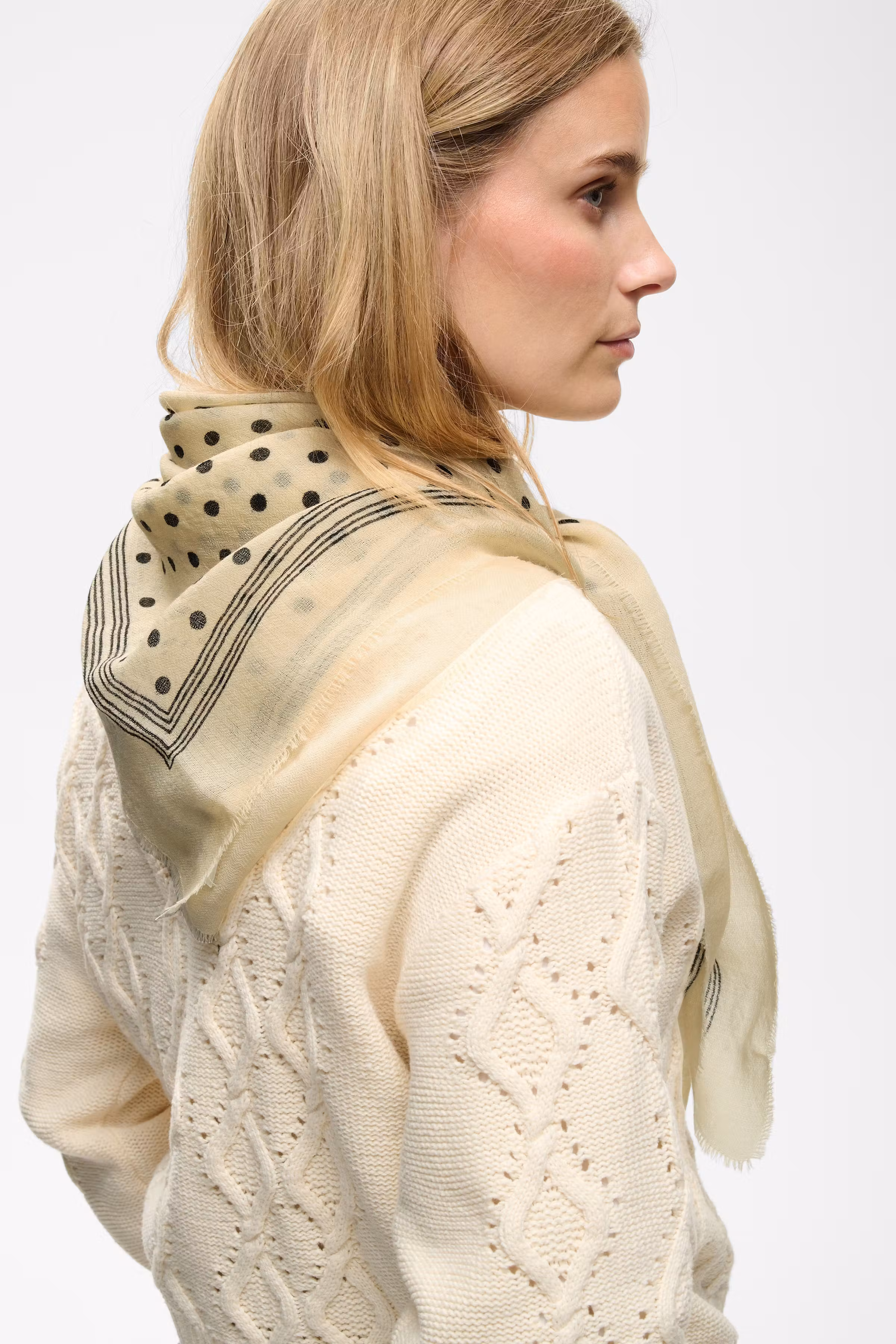 CelestaPW Sjaal LOOKBOOK DETAIL 30310875-305313