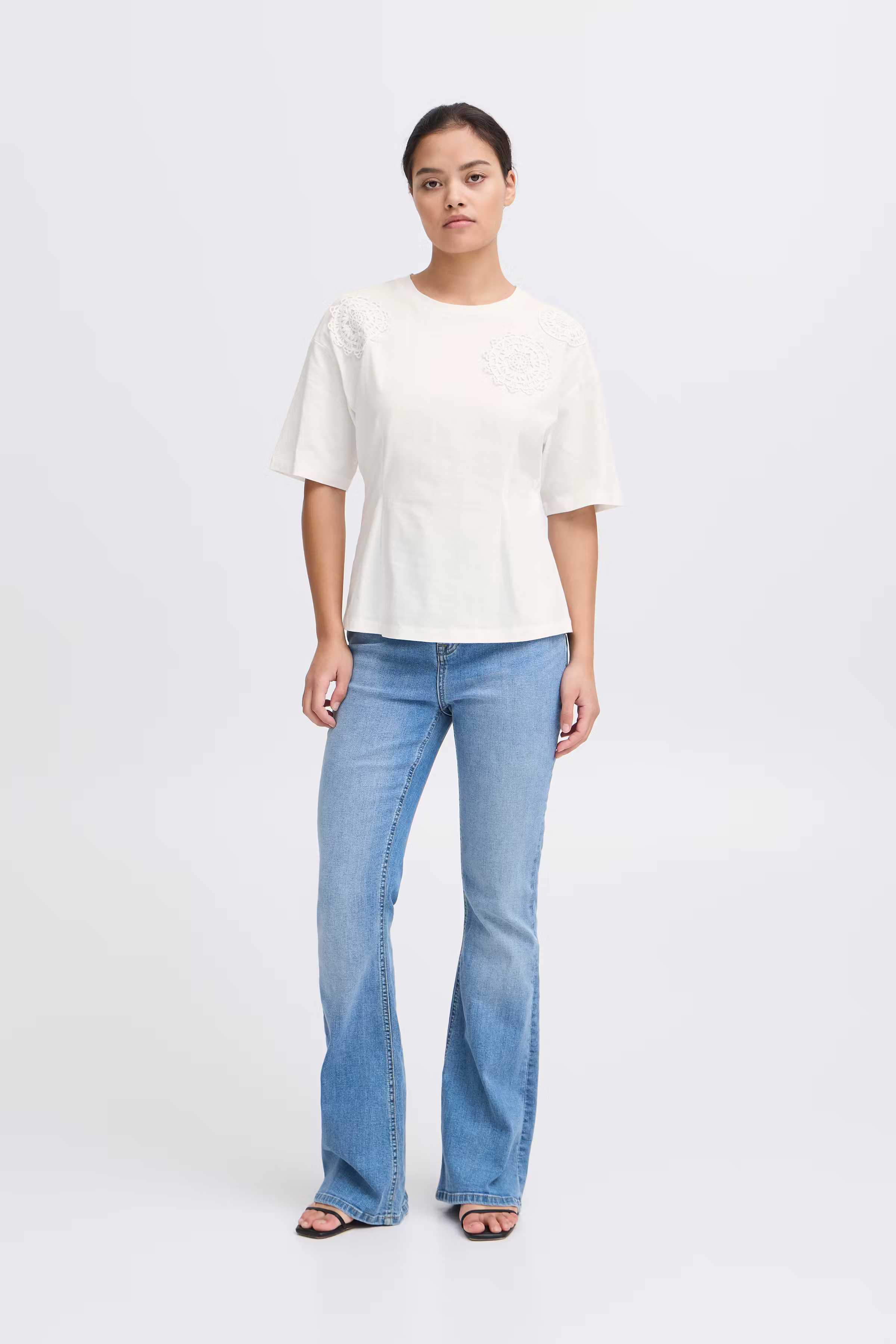 IHNABIA T-shirt LOOKBOOK FRONT 20122706-114201