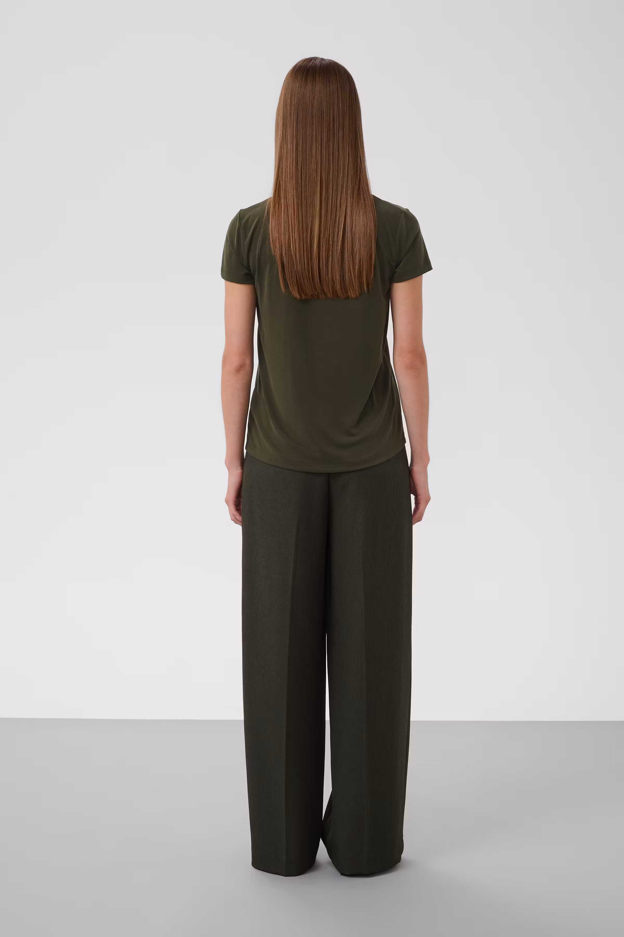 SLColumbine V-neck T-shirt LOOKBOOK BACK 30404284-190509