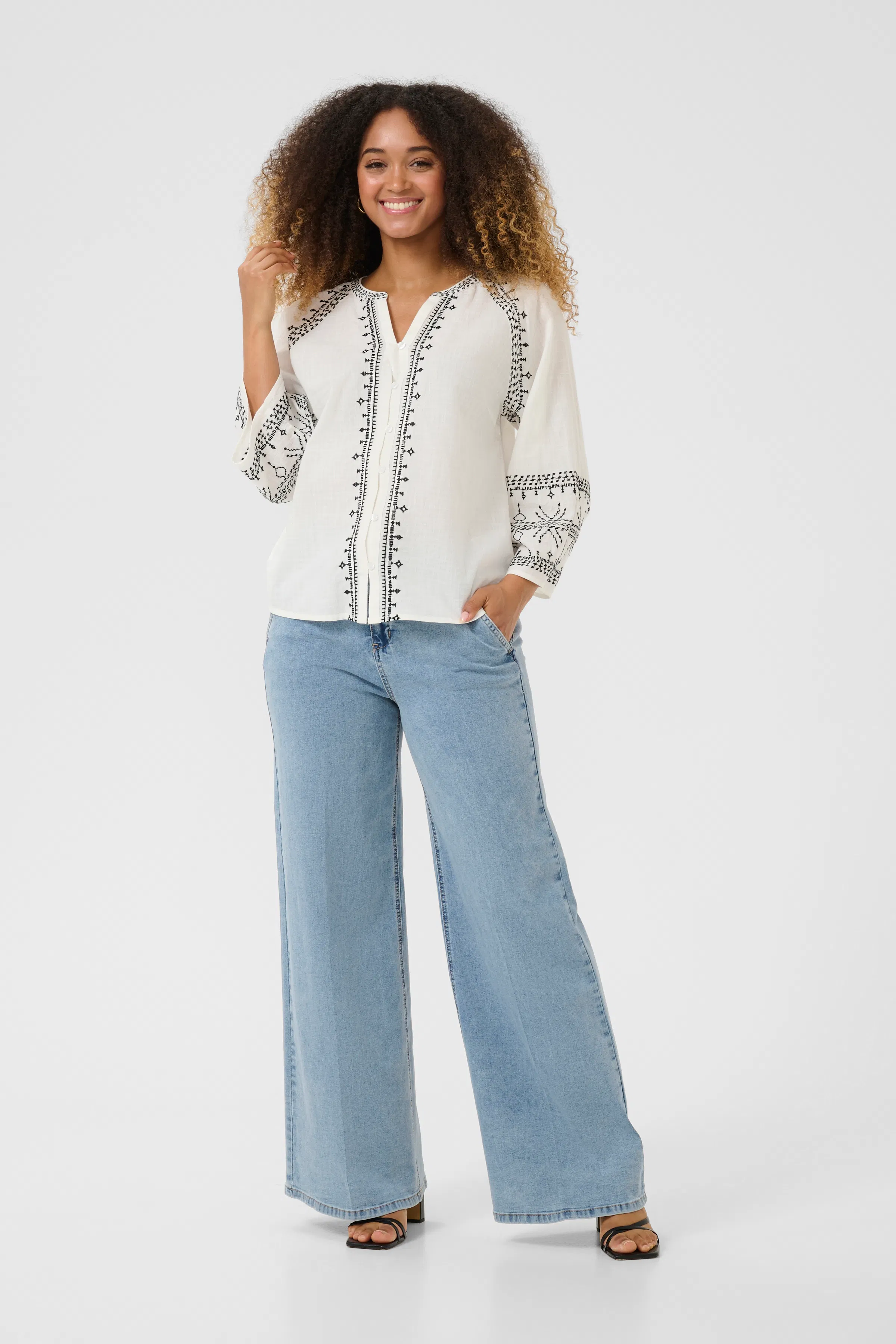 CRSara Shirt LOOKBOOK FRONT 10613616-108202