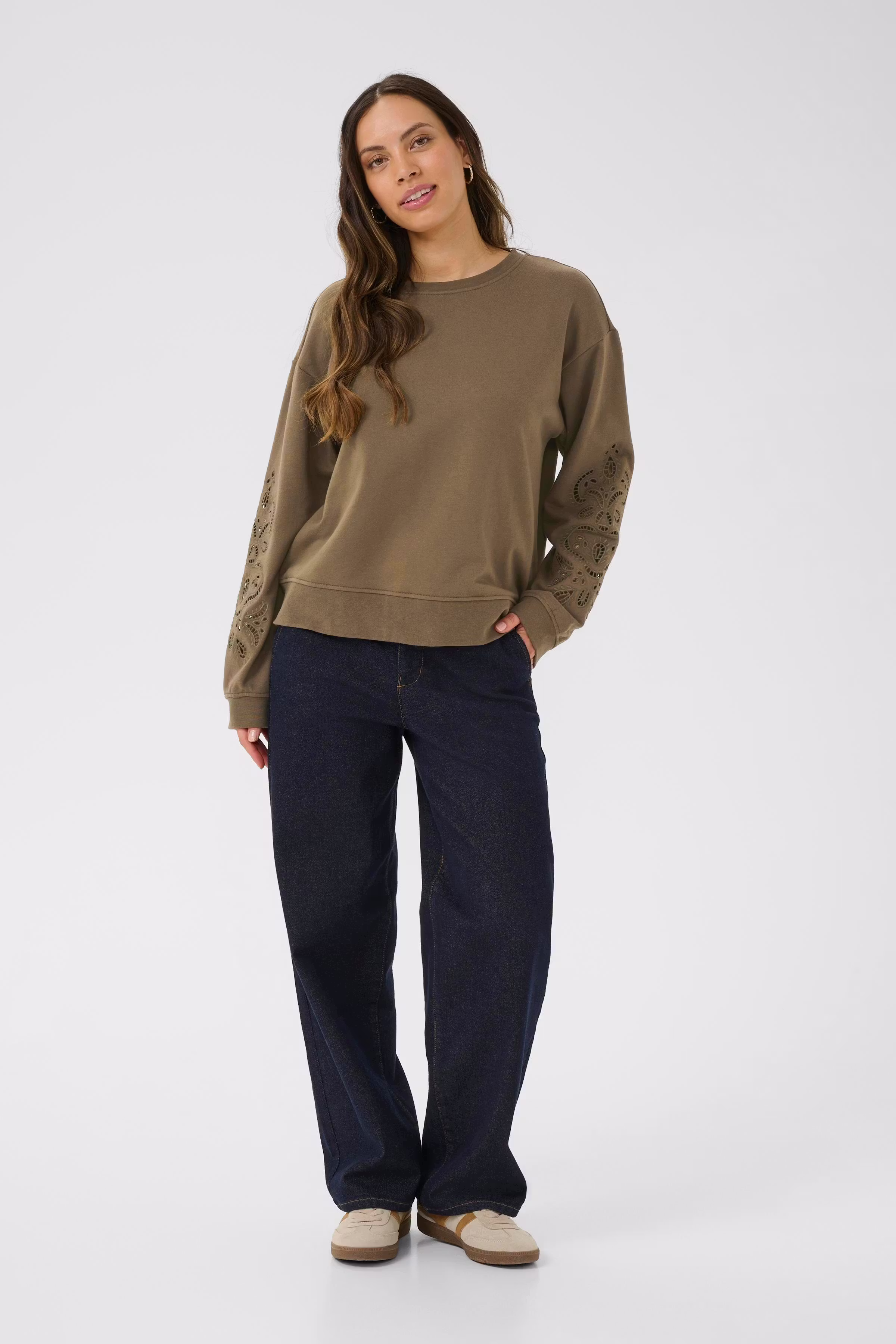 CRJosie Sweatshirt LOOKBOOK FRONT 10613984-190820