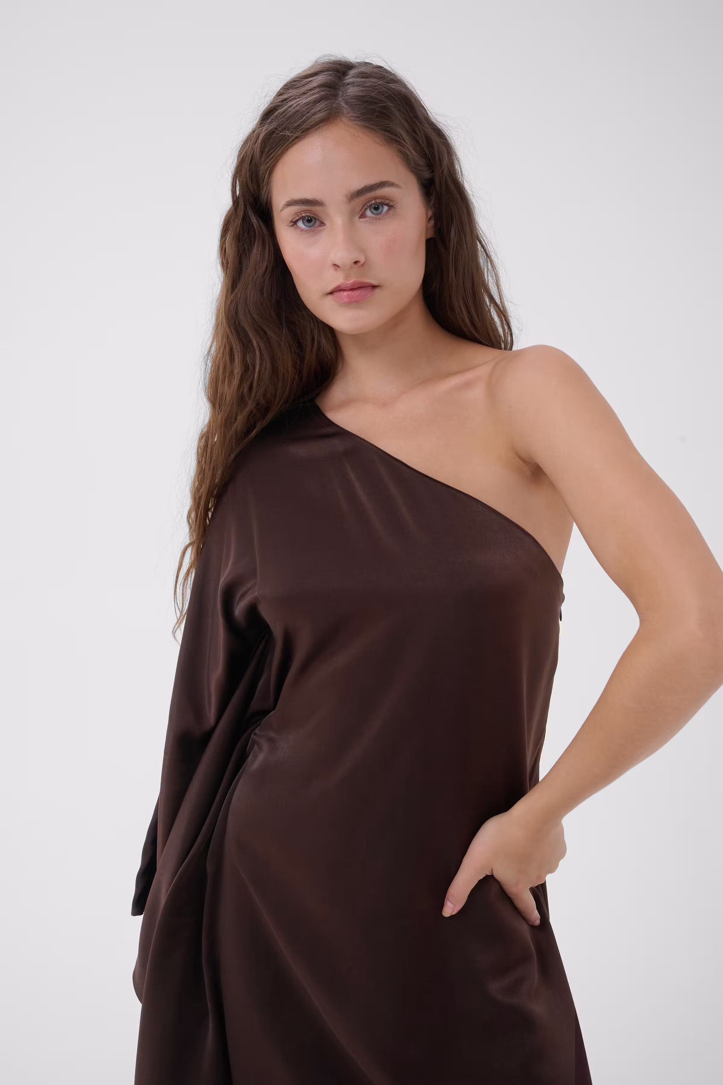 MWEstelle Asymmetrisches Satinkleid LOOKBOOK DETAIL 10705787-191110