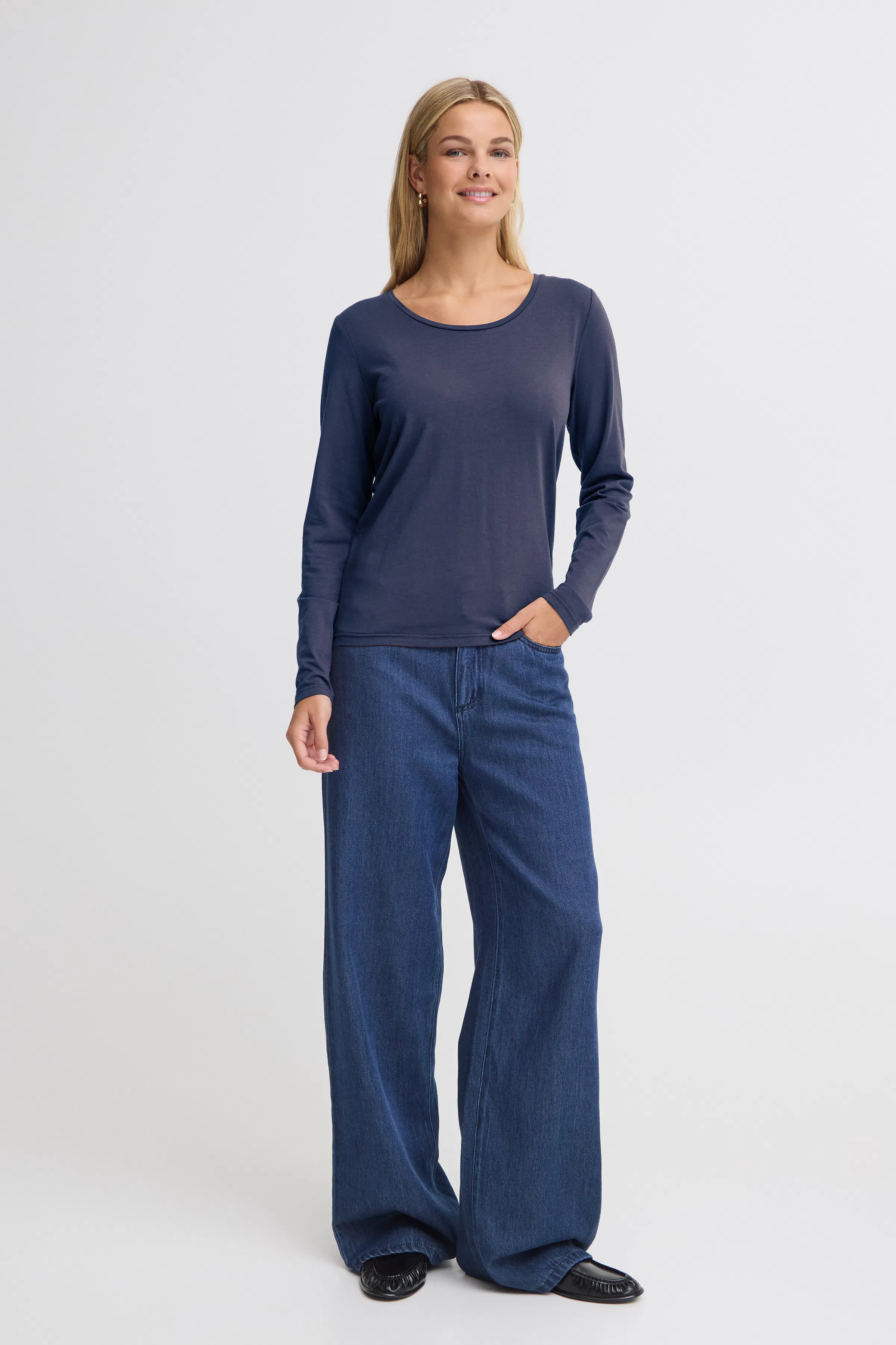 FRCLEA T-shirt LOOKBOOK FRONT 20618125-193923