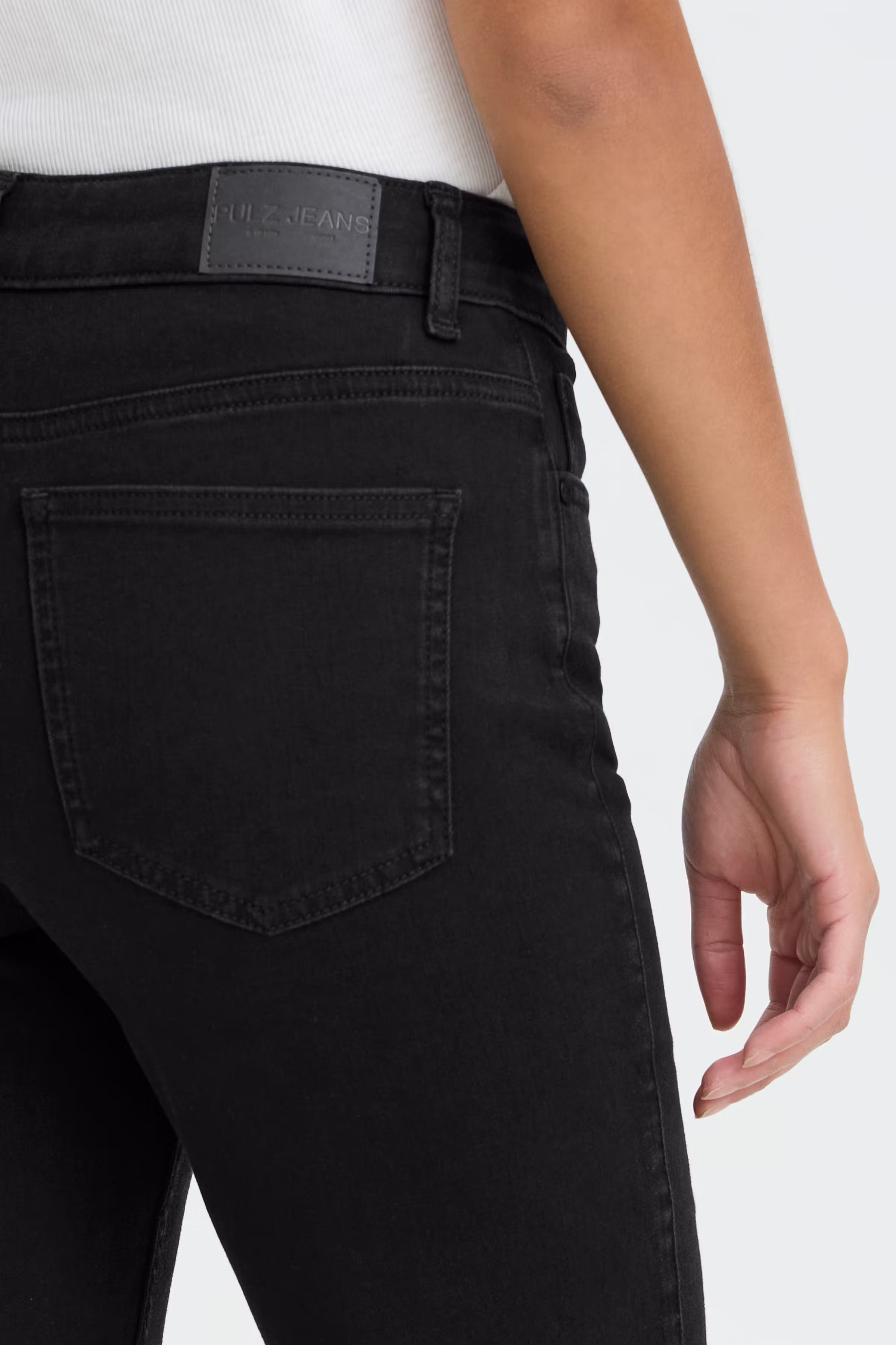 PZEMMA HW JEANS MEDIUM STRAIGHT LEG LOOKBOOK DETAIL 50206336-200004