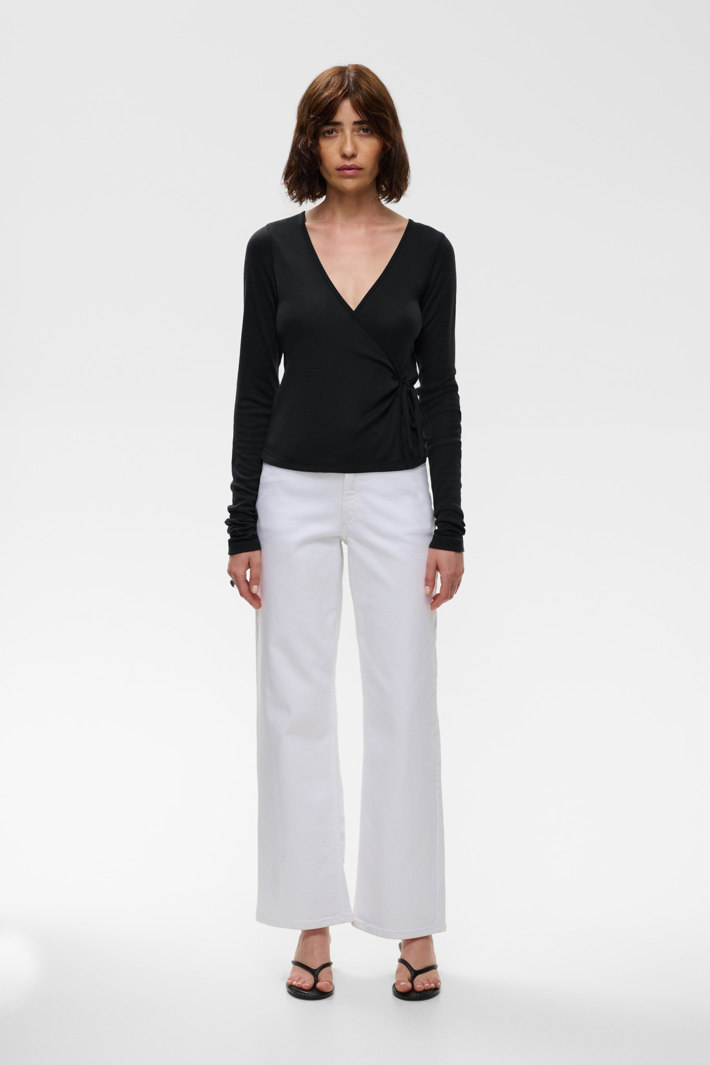 IOFINE WRAP TOP LOOKBOOK FRONT 30600120-BK999