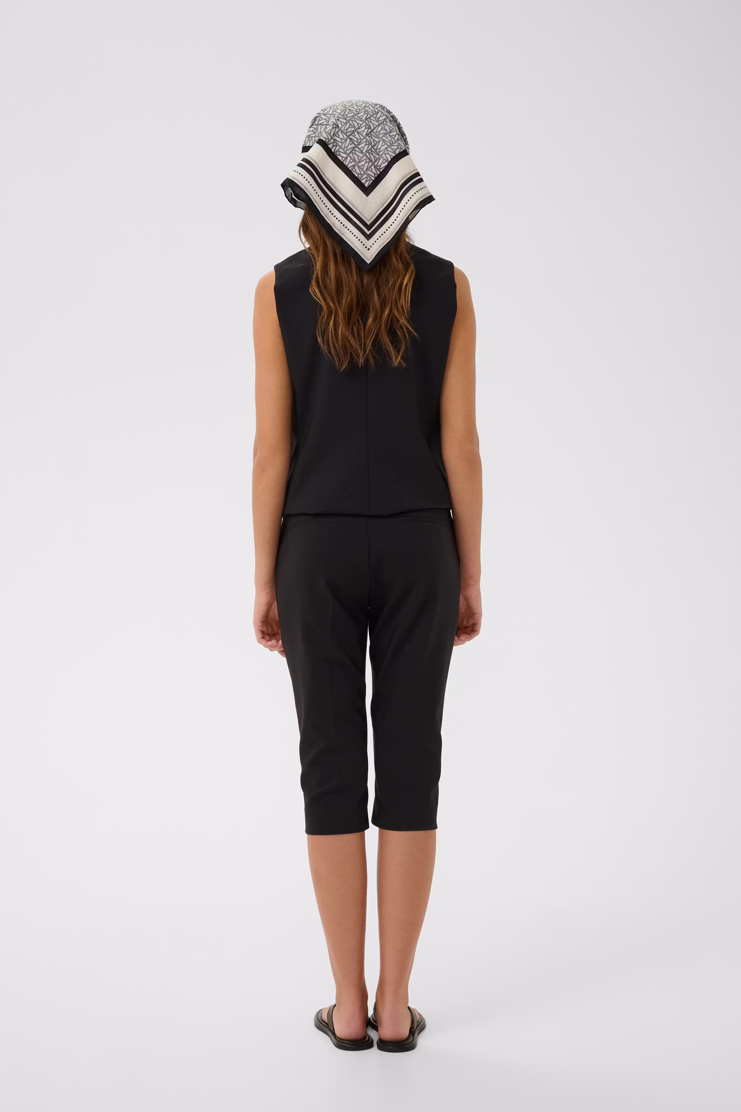 ZELLAIW Shorts LOOKBOOK BACK 30112746-194008